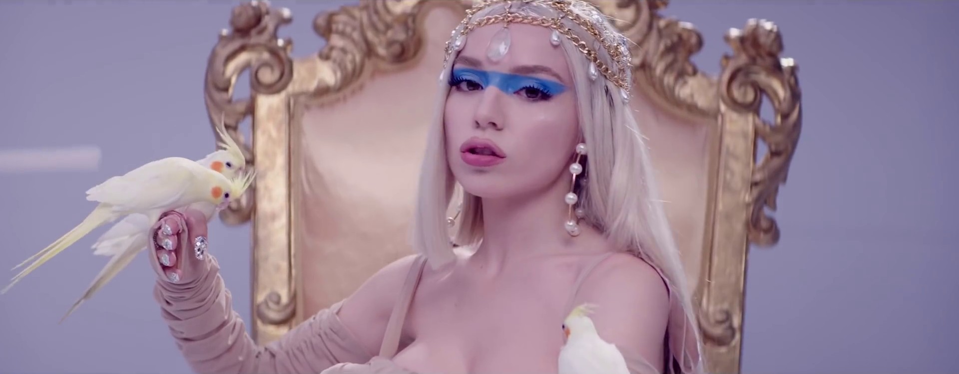 Kings & Queens (2020) —  shot,  lighting