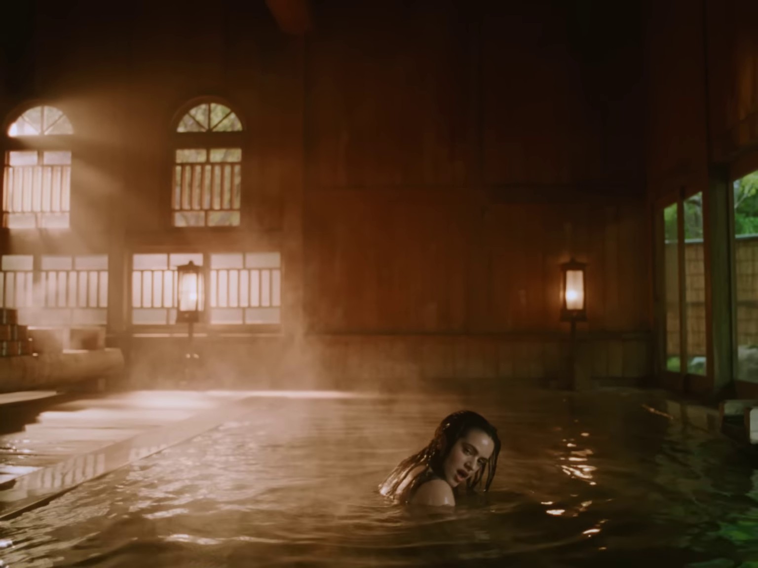 Tuya (2023) —  shot,  lighting