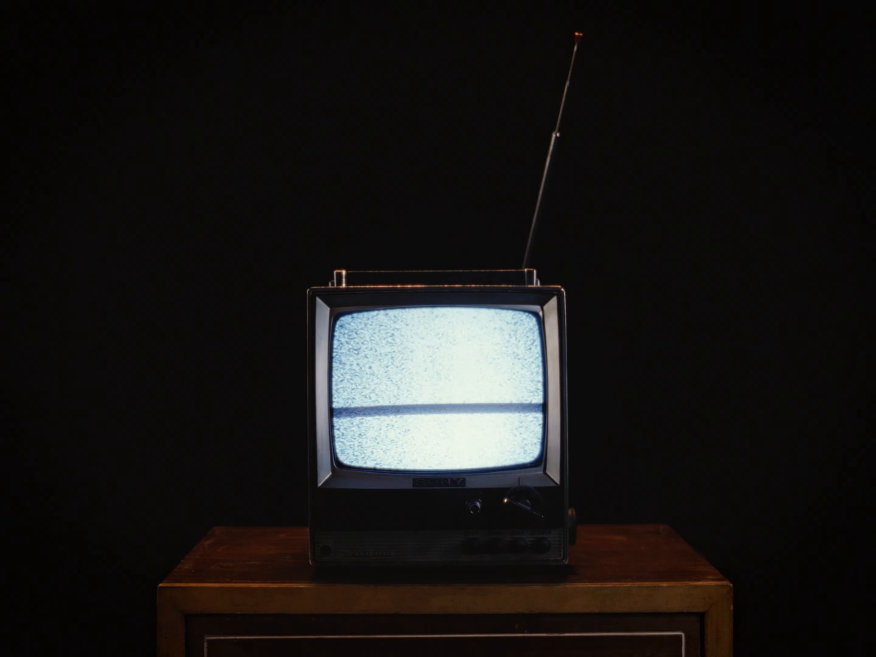 Angelitos (2025) —  shot,  lighting