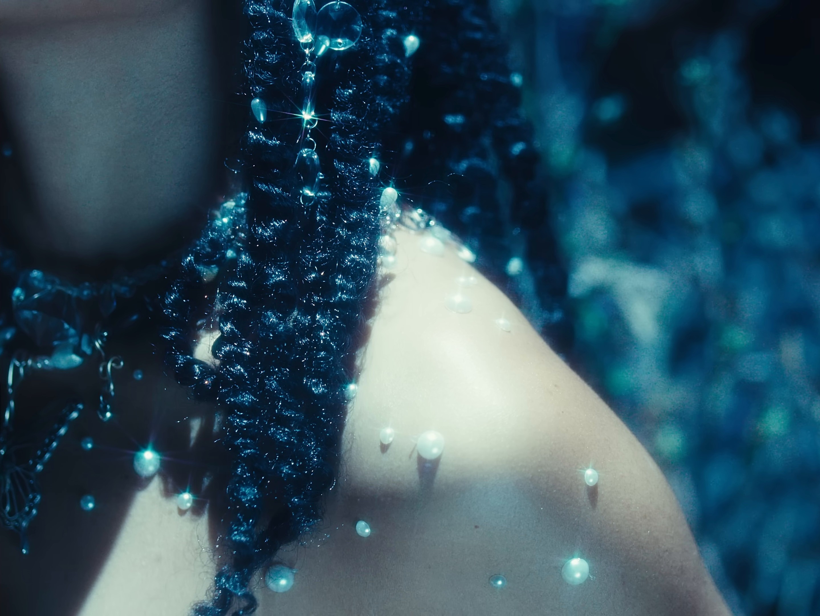 FLEURS FANÉES (2024) —  shot,  lighting