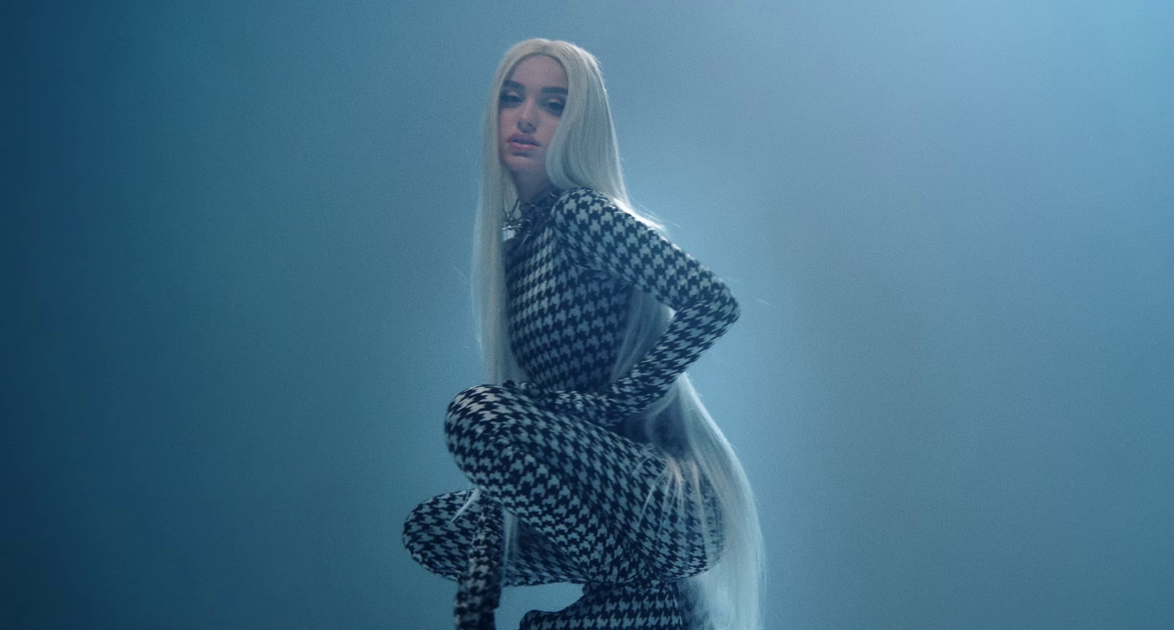 Flashing Lights (2023) —  shot,  lighting