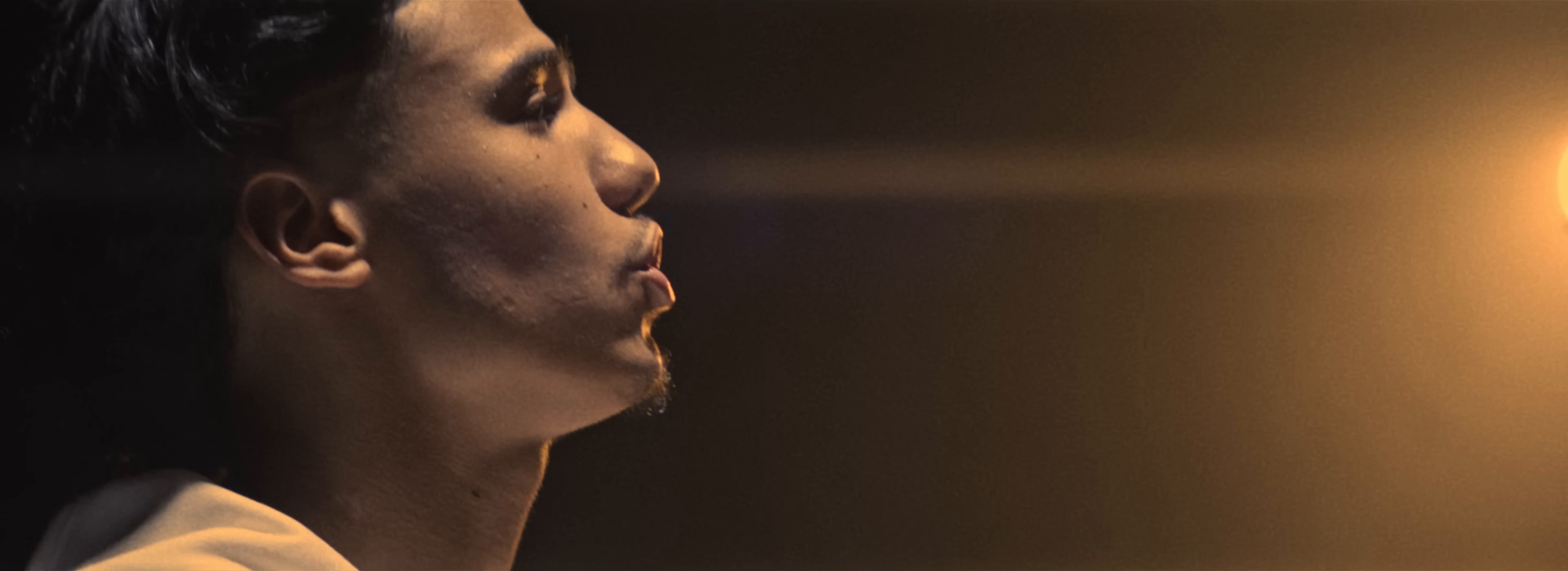 Ne t'inquiète pas (2024) —  shot,  lighting