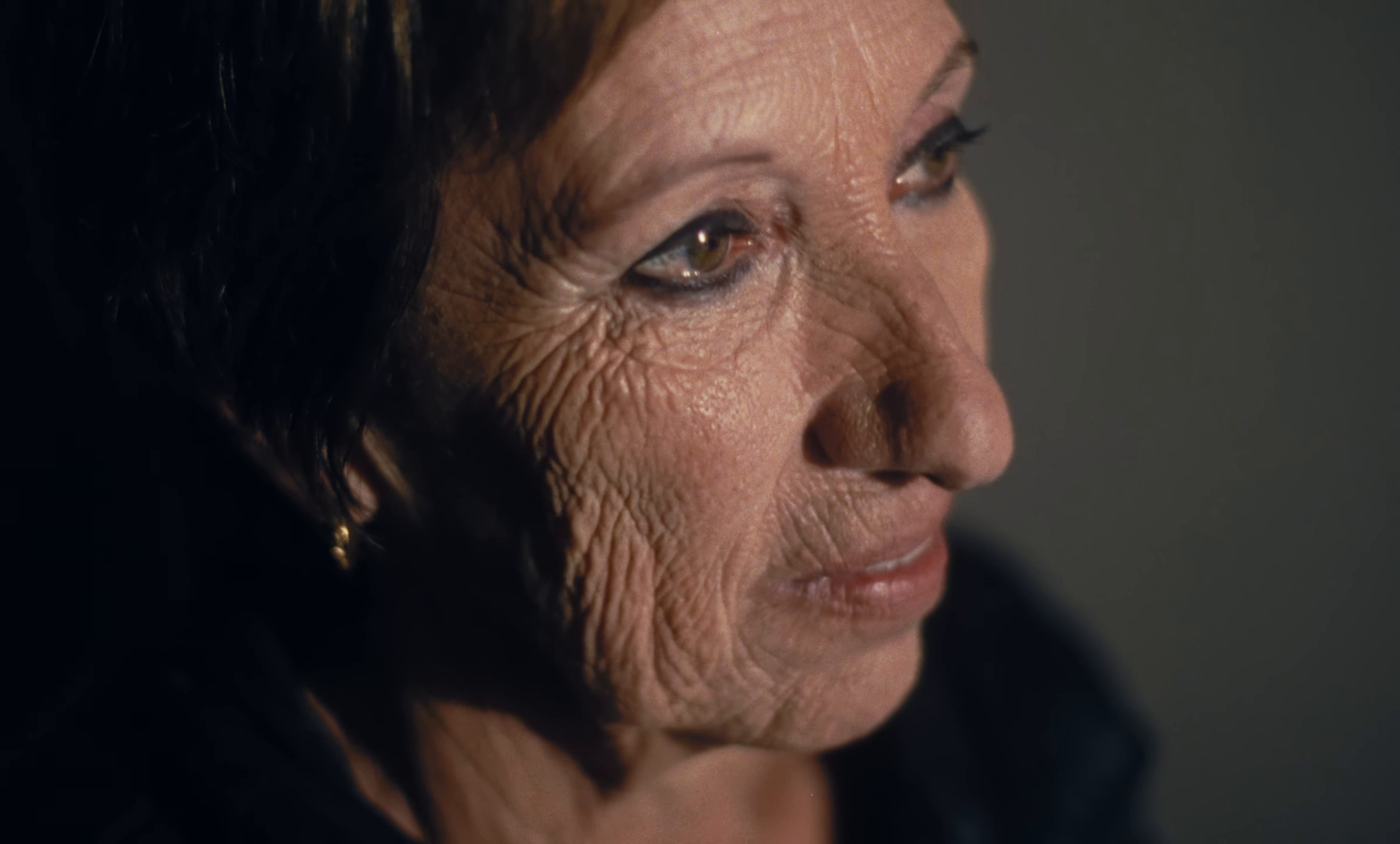 PATRONA  (2025) —  shot,  lighting