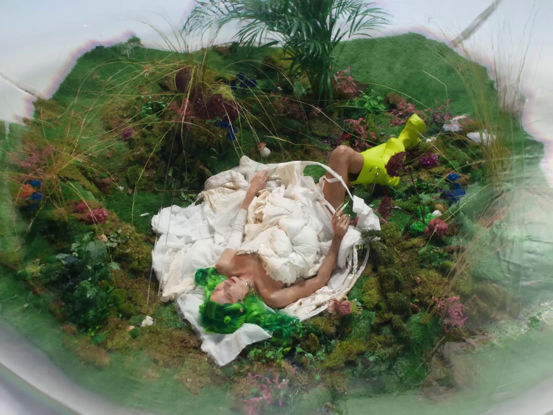 Morphine (2022) —  shot,  lighting