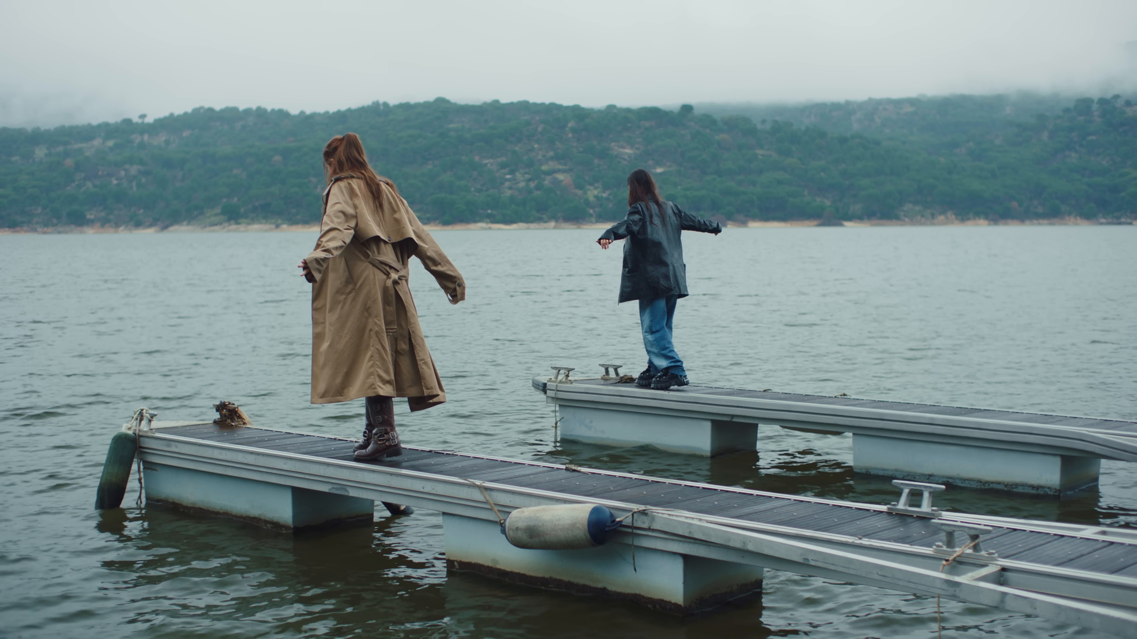 Q SOMOS? (2025) —  shot,  lighting