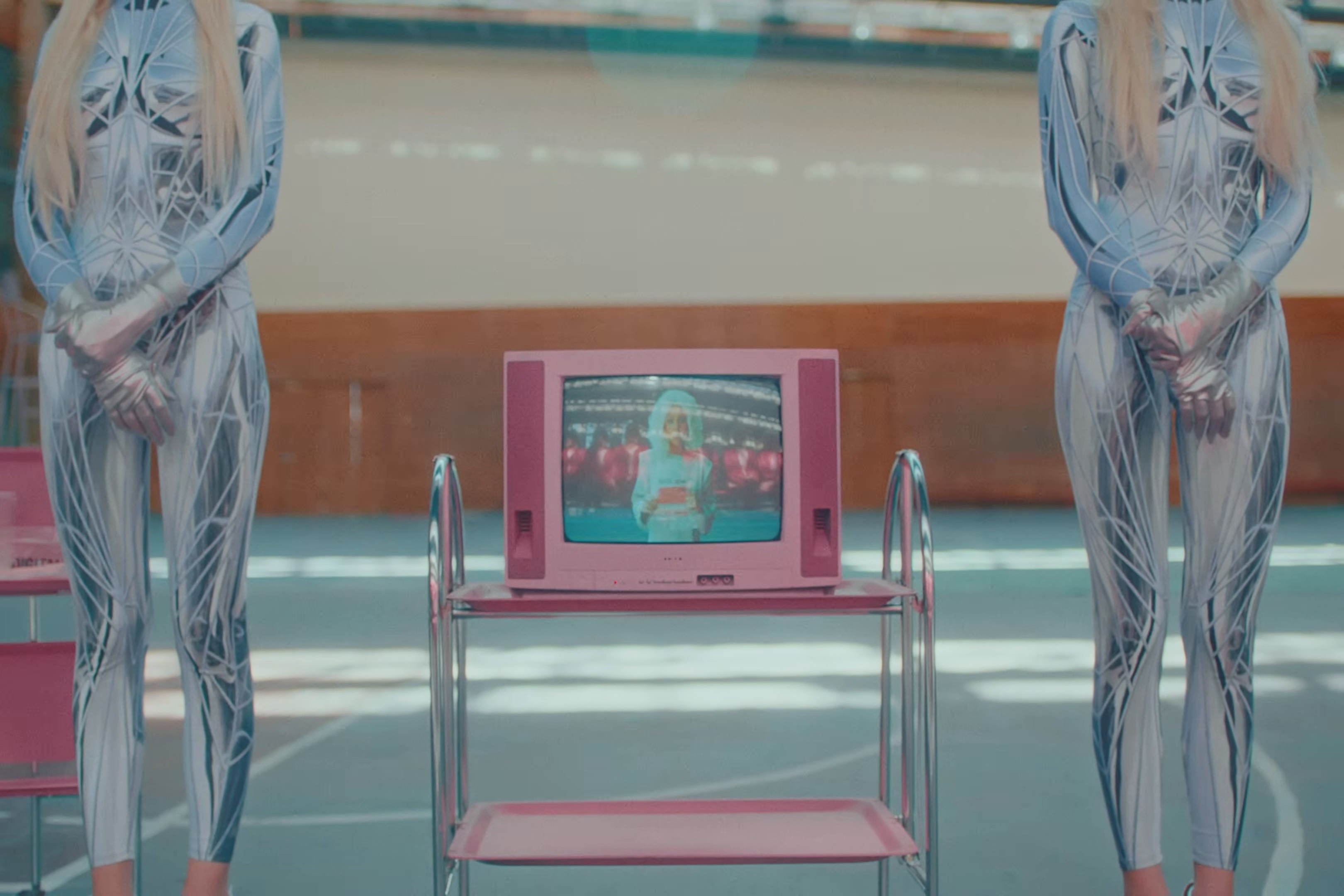 We Don't Get Along  (2025) —  shot,  lighting