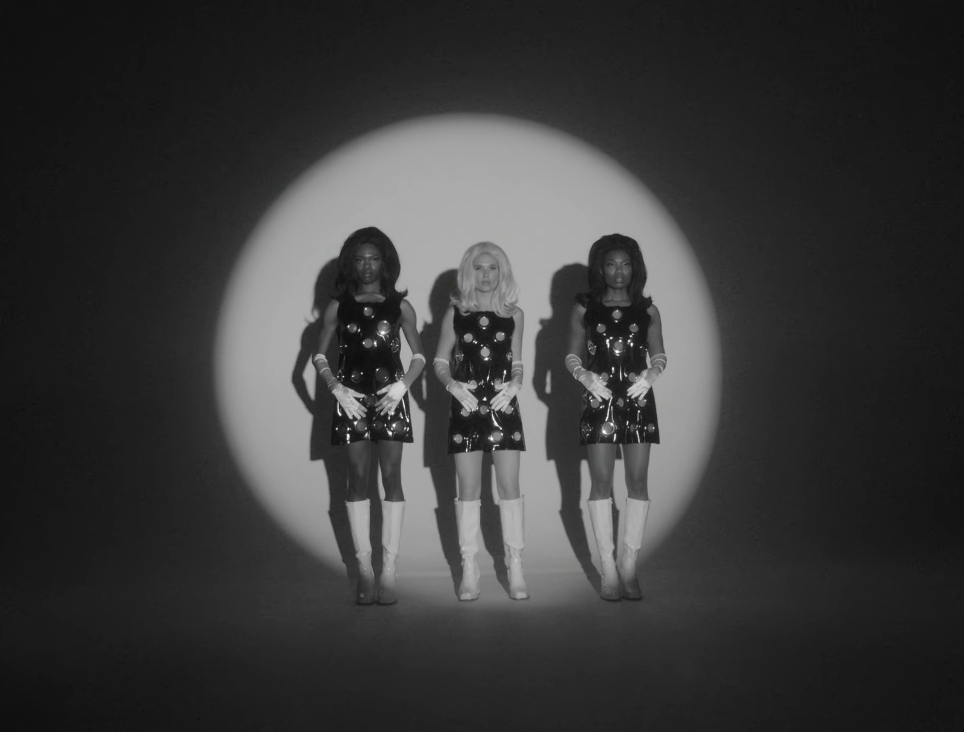 Gunslinger (2025) —  shot,  lighting