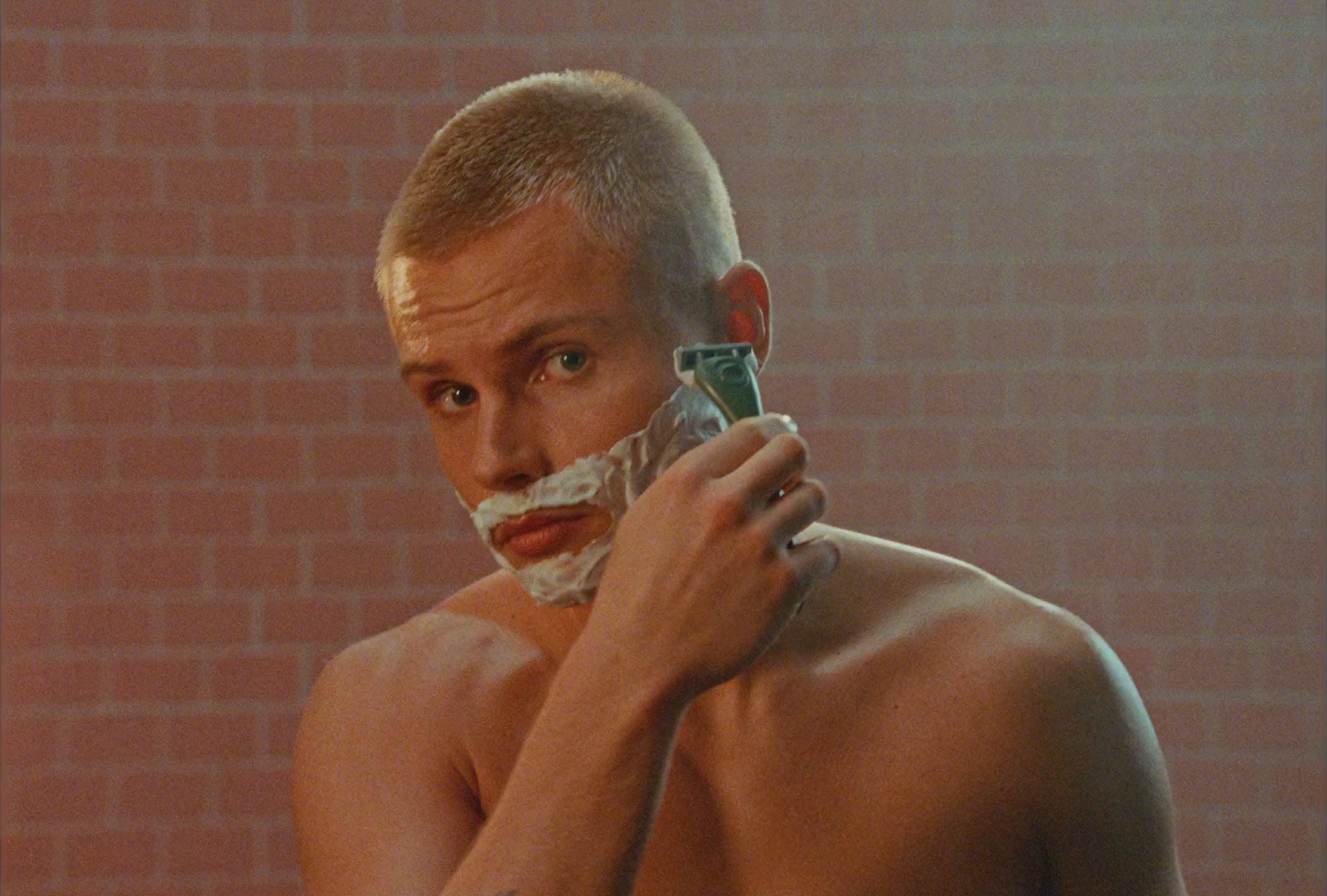 Estrid - Very lagom razors (2024) —  shot,  lighting