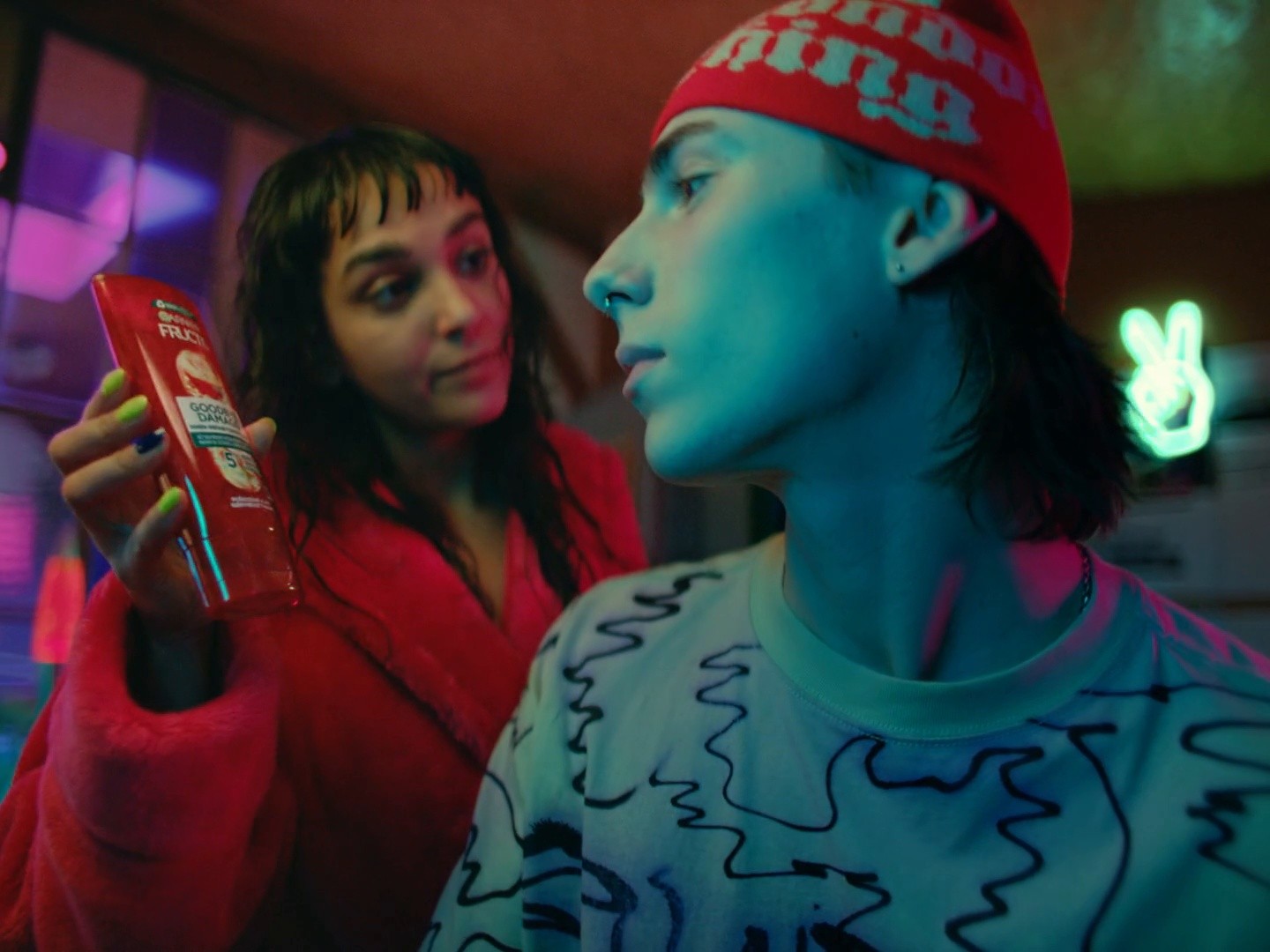 GARNIER FRUCTIS - SHAMPOO SNITCH (2025) —  shot,  lighting