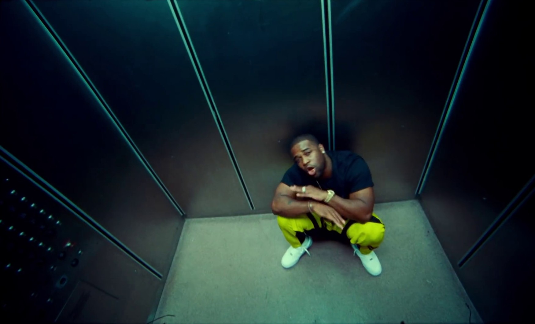 Floor Seats  (2019) —  shot,  lighting