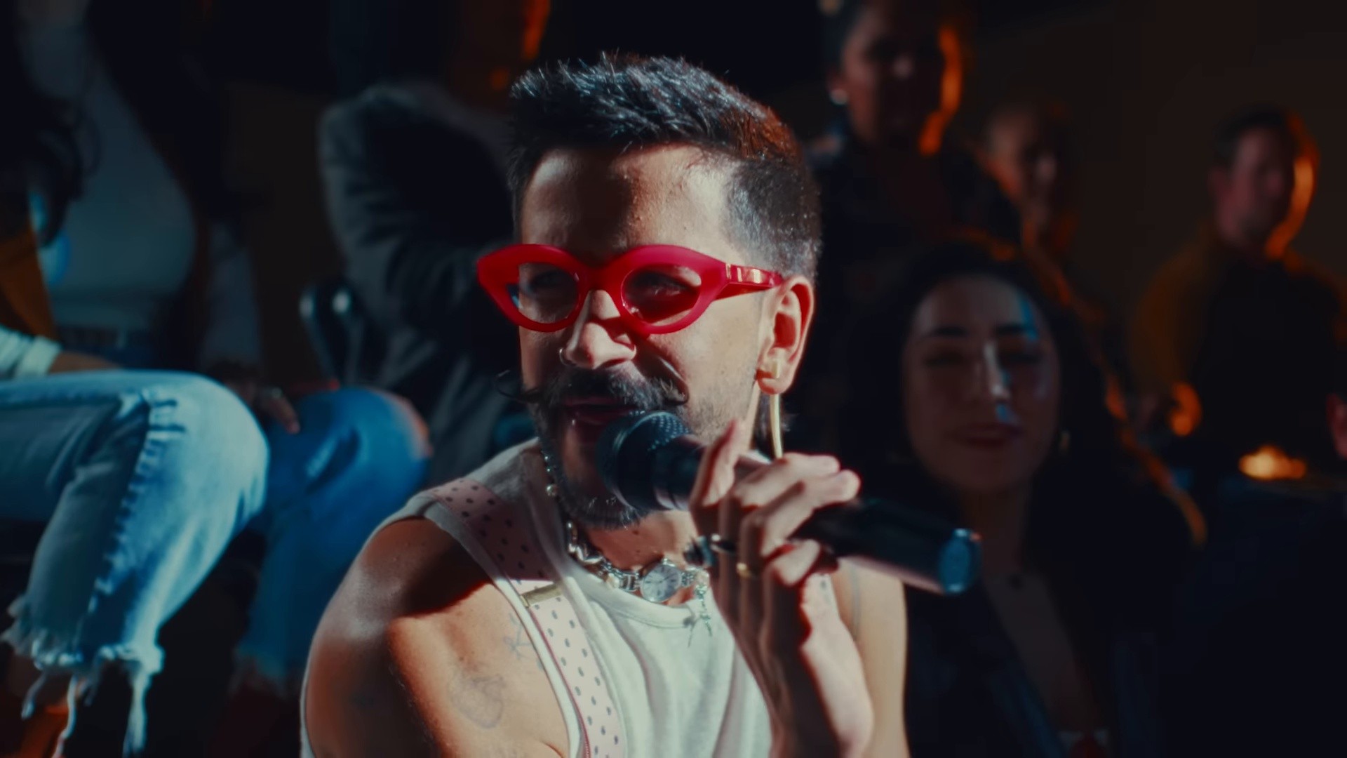 Me Toca A Mí (2025) —  shot,  lighting