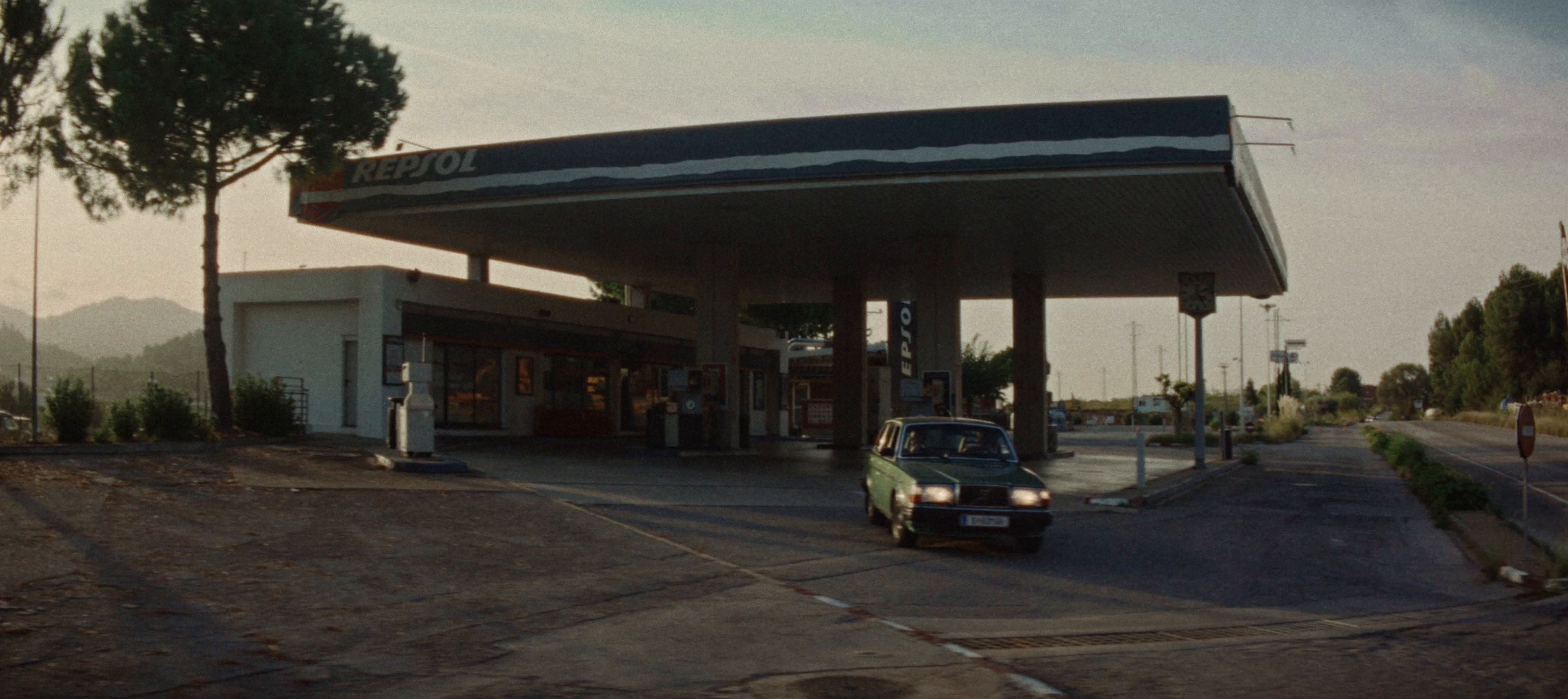 THE HITCHHIKER Erste Bank (2024) —  shot,  lighting
