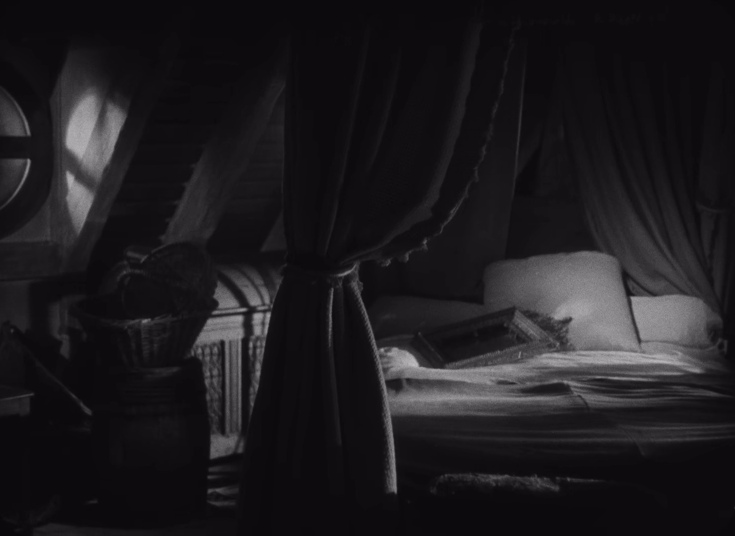 Beauty and the Beast (1946) —  shot,  lighting