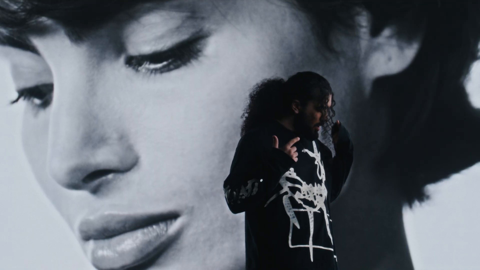 Sexting (2025) —  shot,  lighting