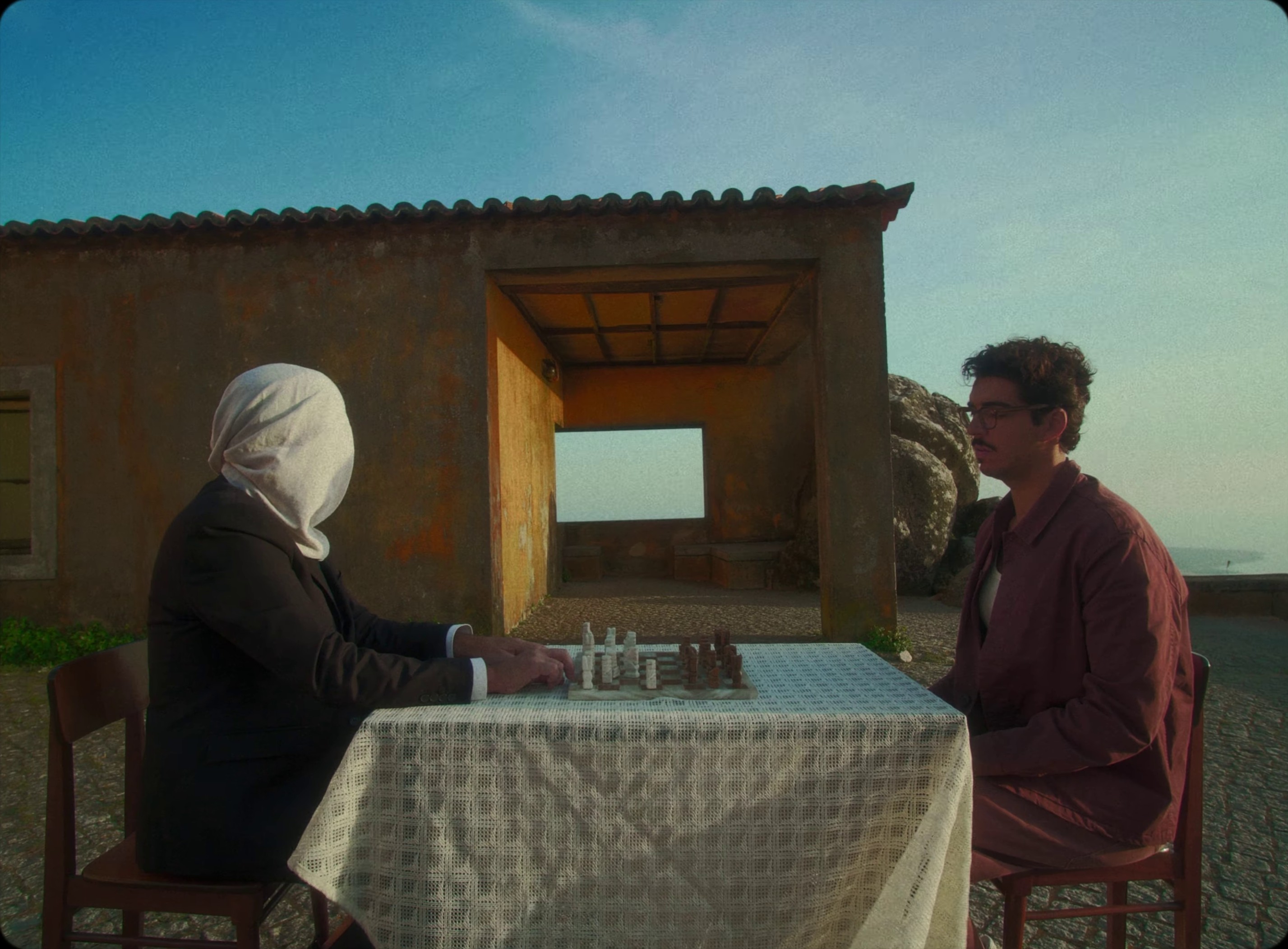 DEUS ALGORITMO (2024) —  shot,  lighting