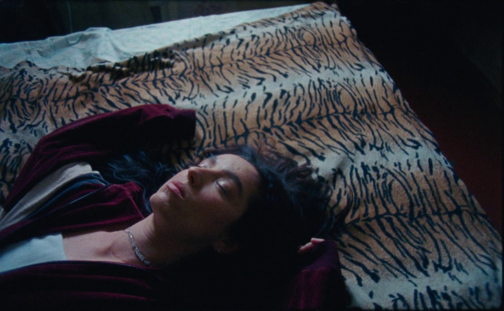 V Volosakh (2020) —  shot,  lighting