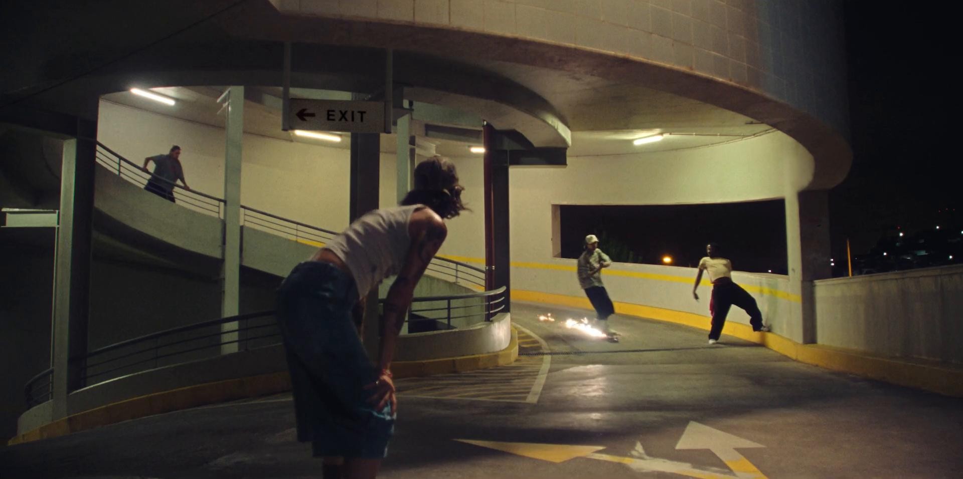 Desperados - Guao Guao (2025) —  shot,  lighting