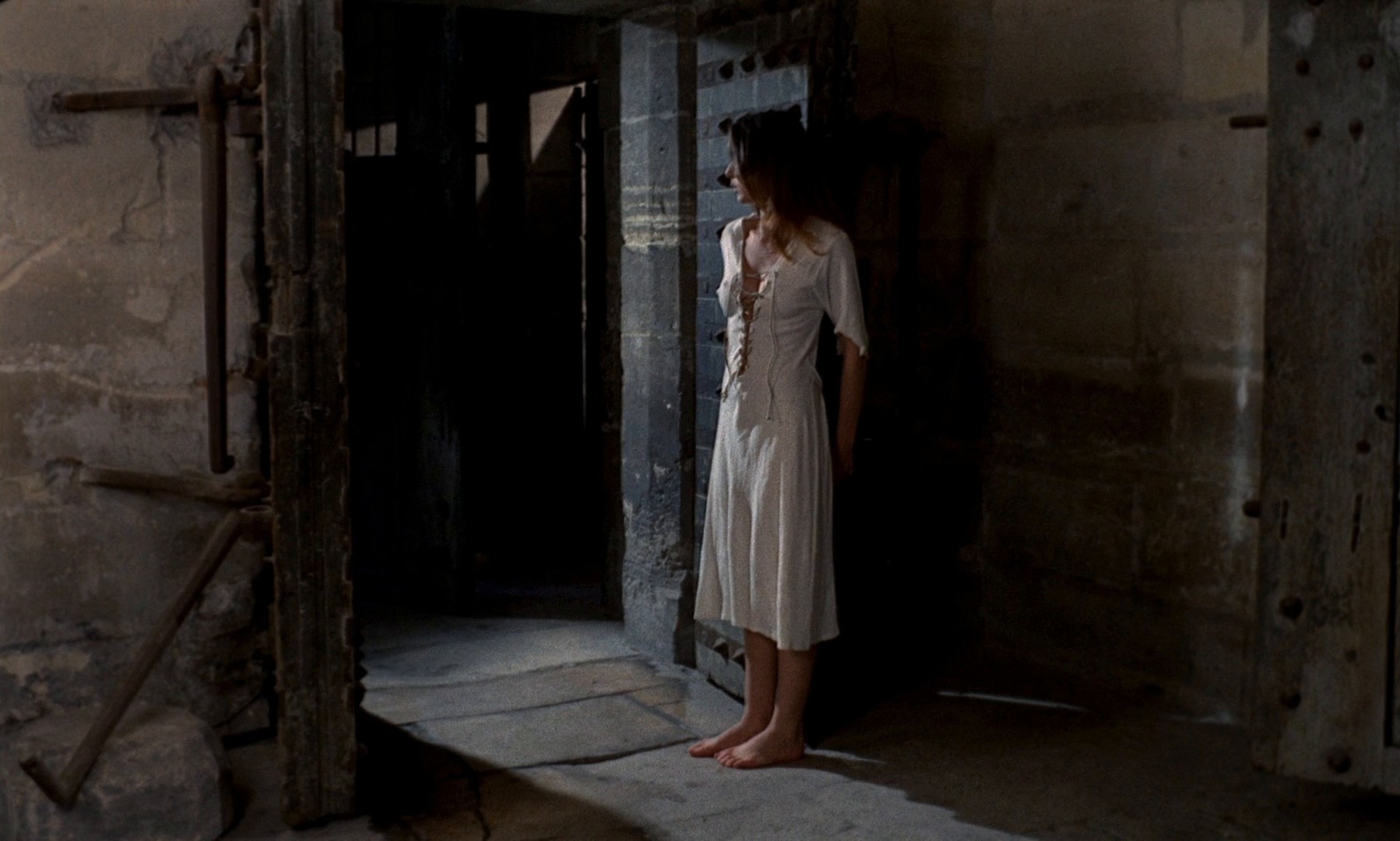 Successive Slidings of Pleasure (1974) —  shot,  lighting