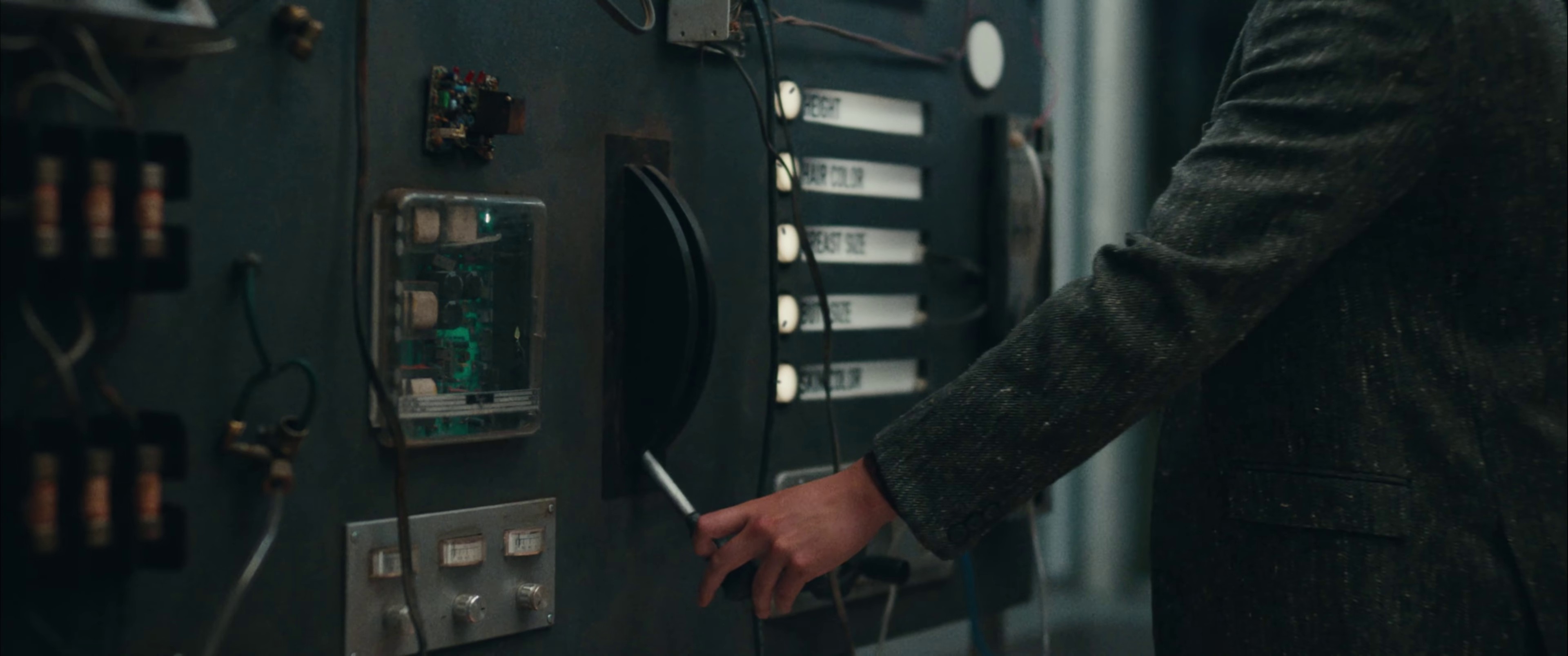 Build a b*tch  (2021) —  shot,  lighting