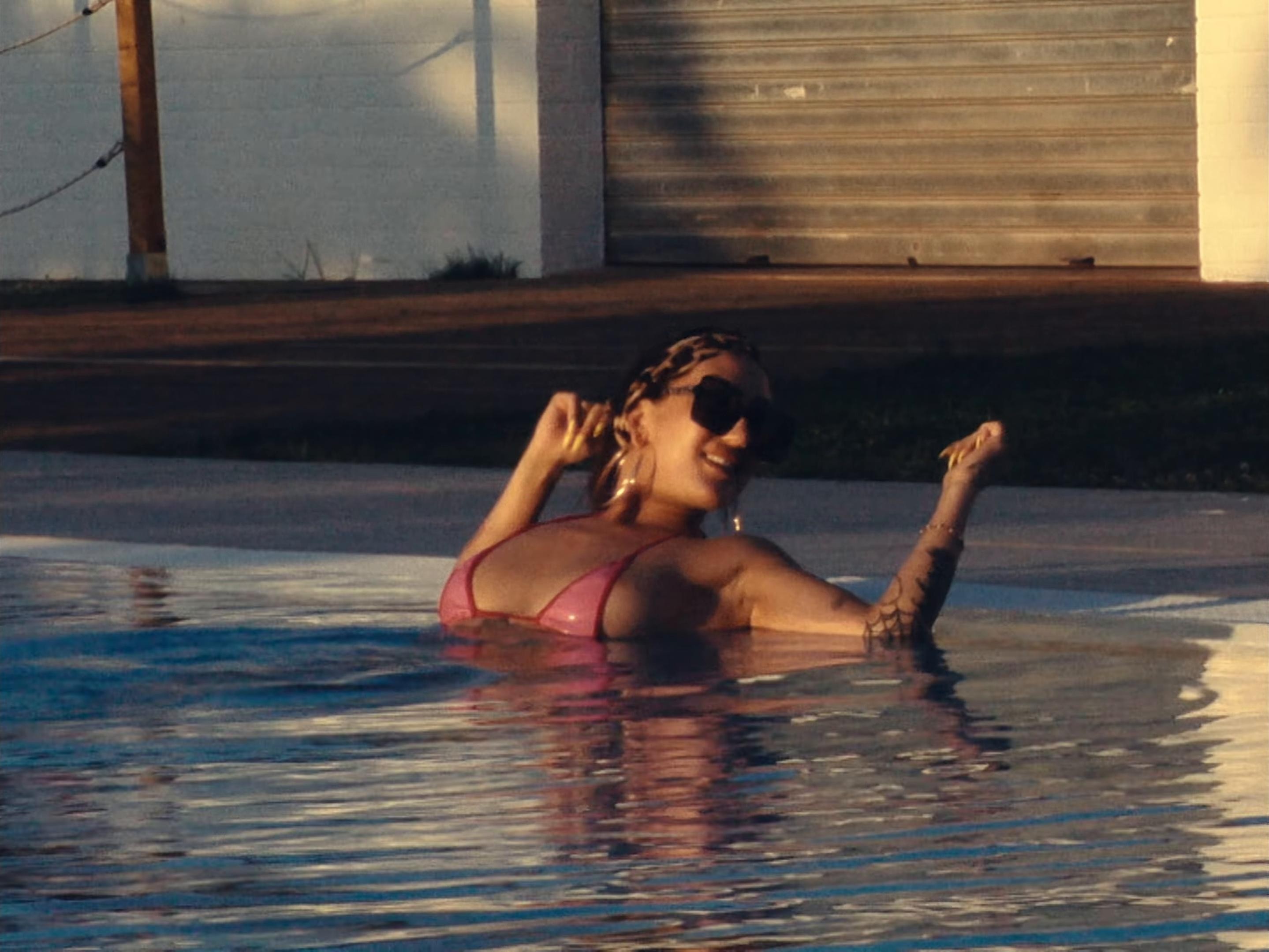 adicto a tus besos (2025) —  shot,  lighting