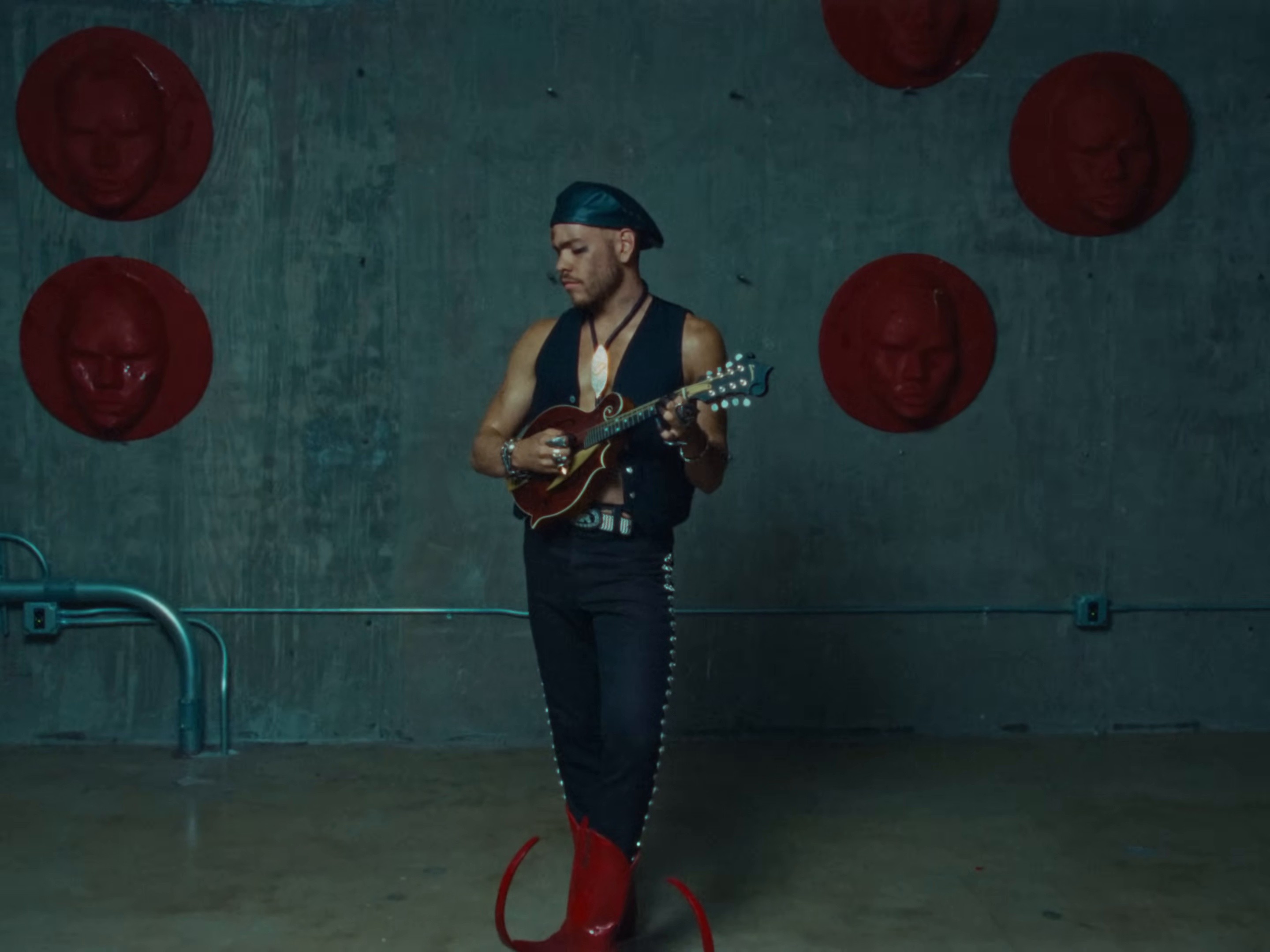 Brujería (2025) —  shot,  lighting