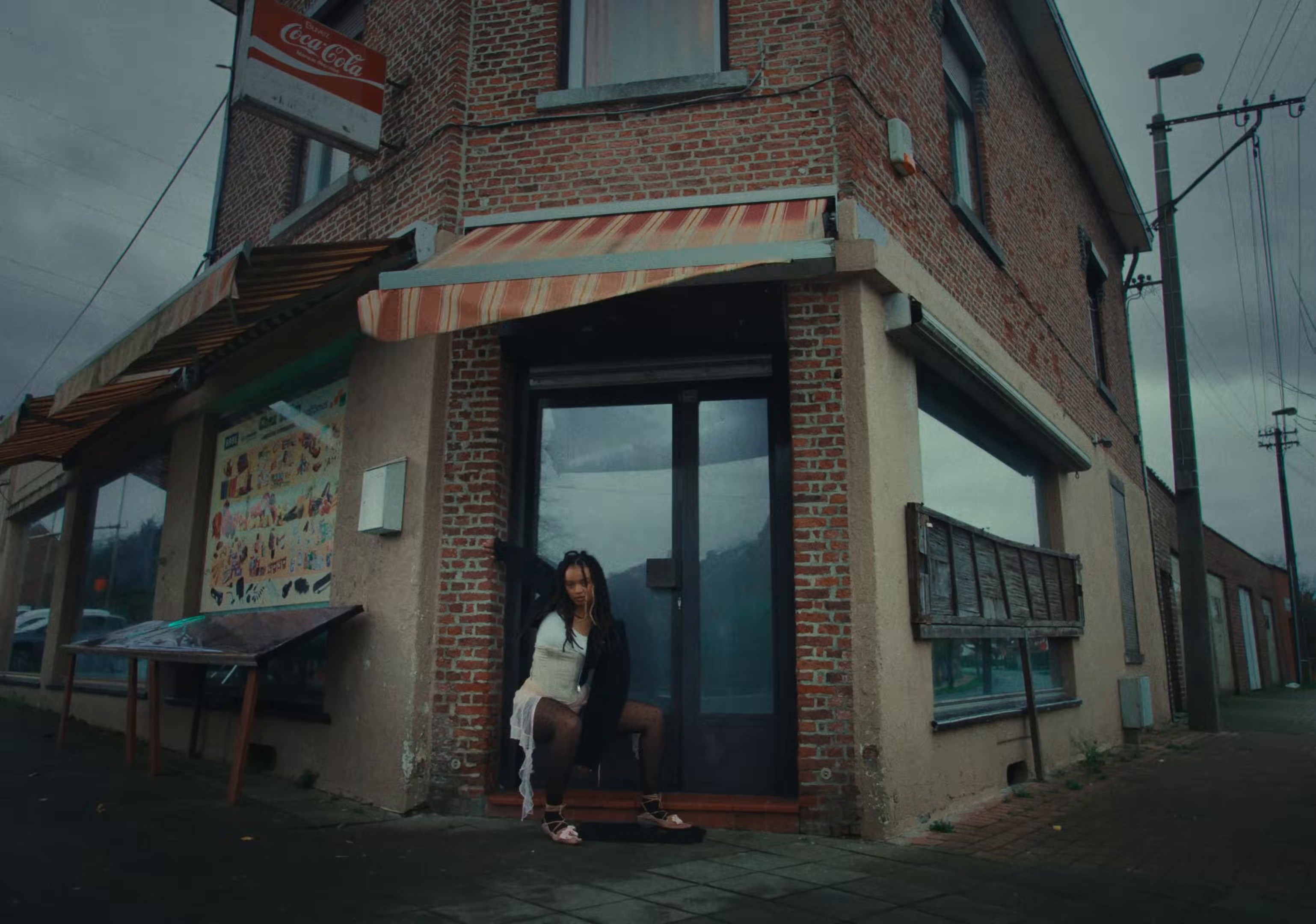 Plastique (2024) —  shot,  lighting