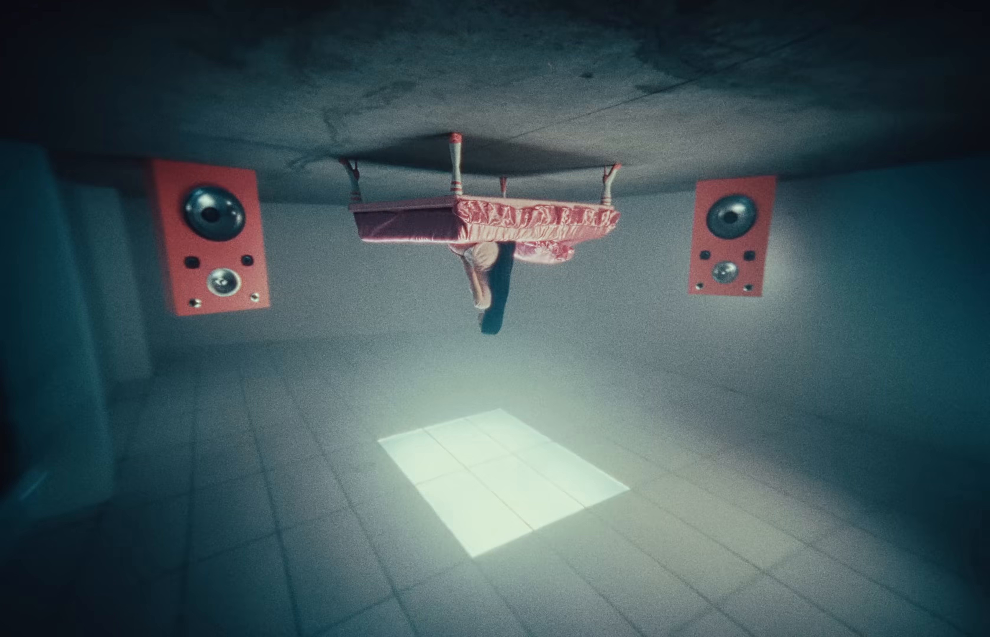 Mi KAMA (2024) —  shot,  lighting