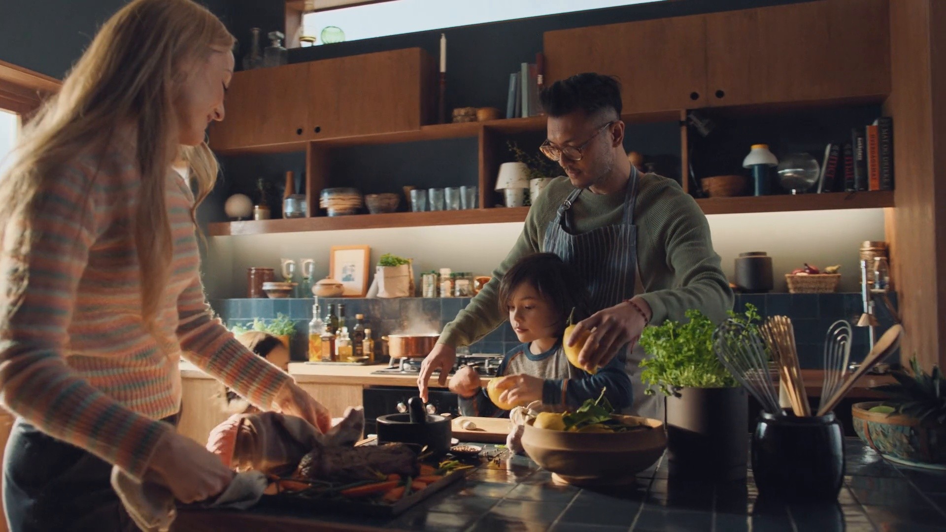 meny_30s_biff_endelig_helg_web_mst_v001 (2021) —  shot,  lighting