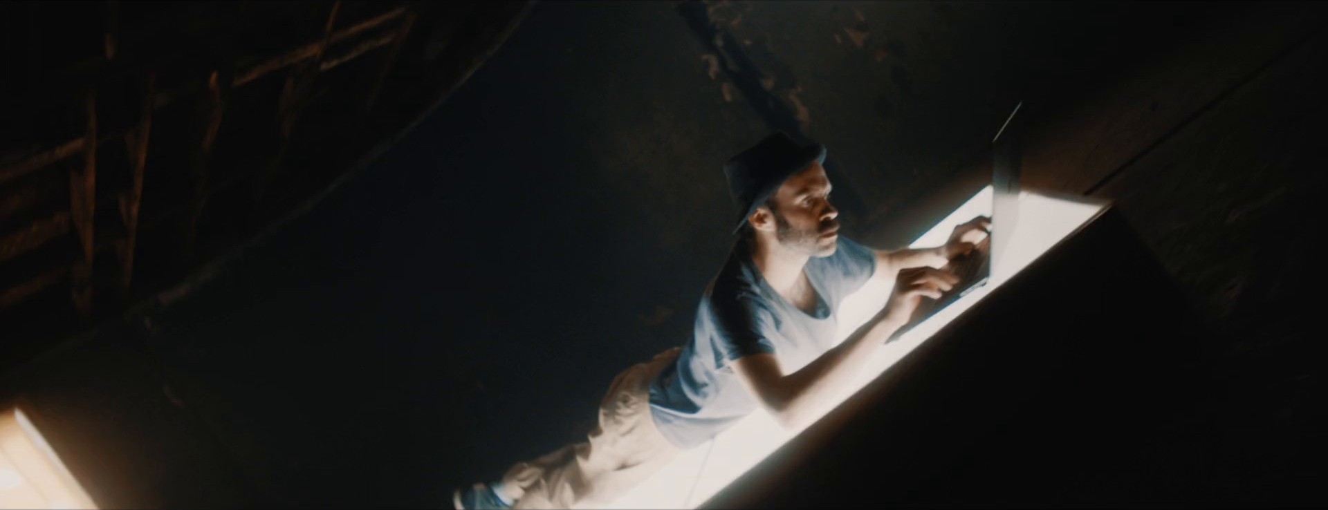 Escudo _ Hecho con Carácter _ Lio Muñoz (1) (2020) —  shot,  lighting