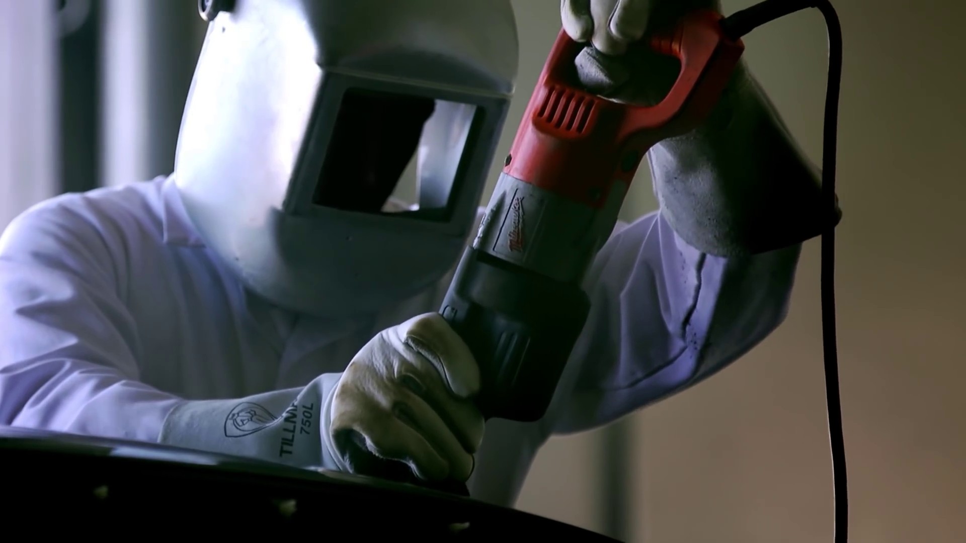 Otis (2011) —  shot,  lighting