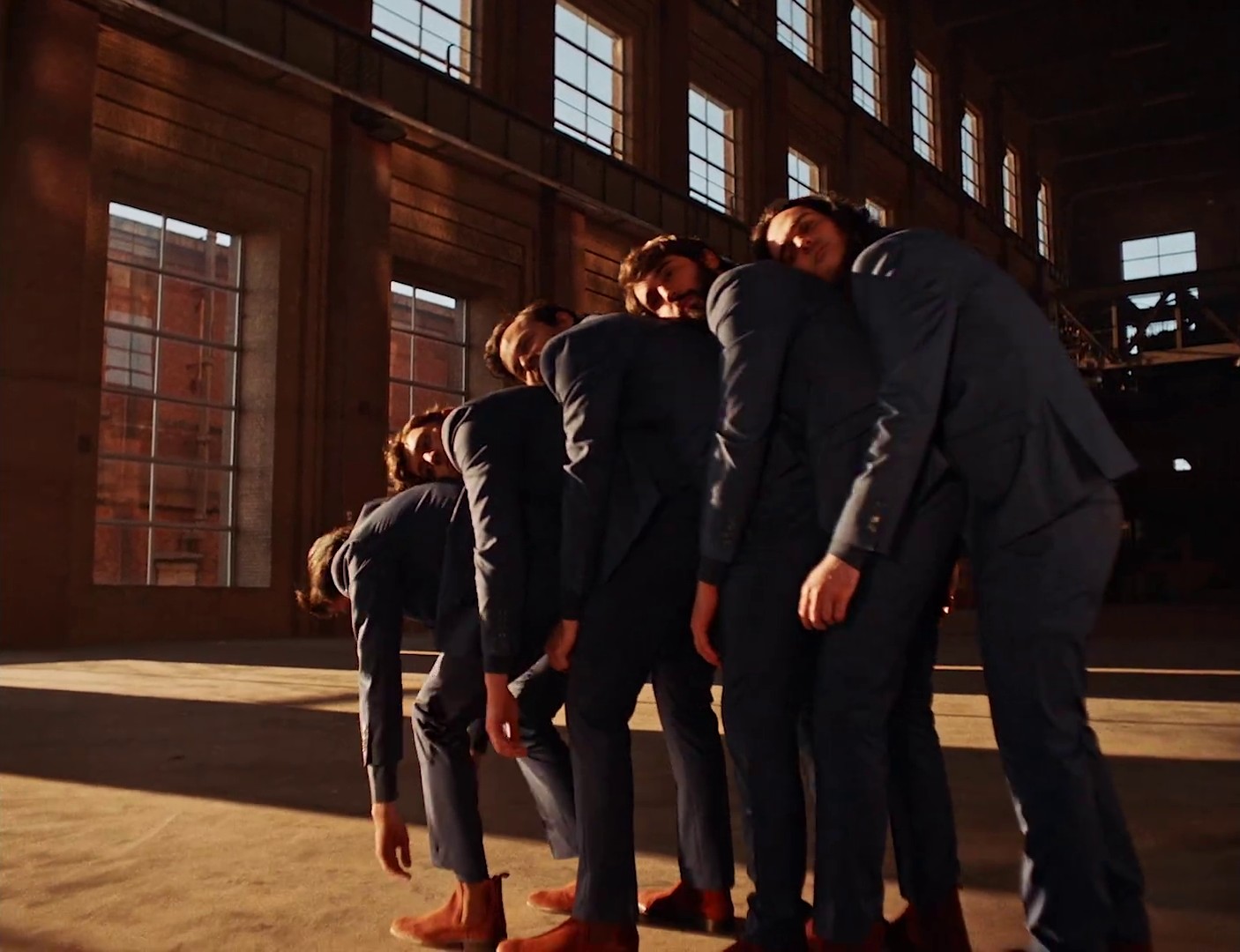 Monde Nouveau (2021) —  shot,  lighting