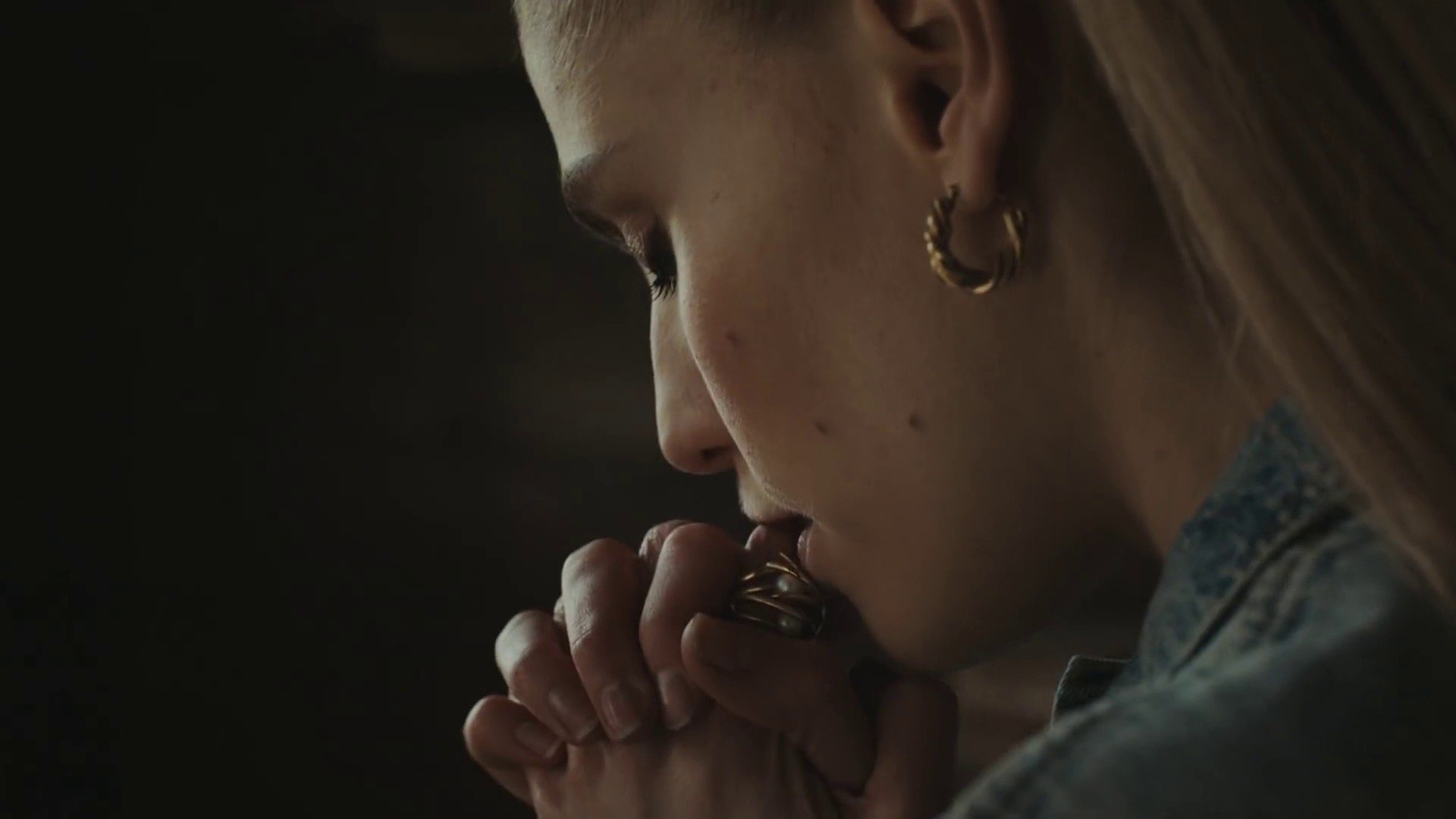 How Does It Feel (2021) —  shot,  lighting