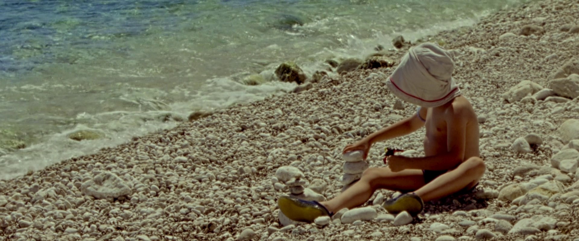 Azuro (2022) —  shot,  lighting