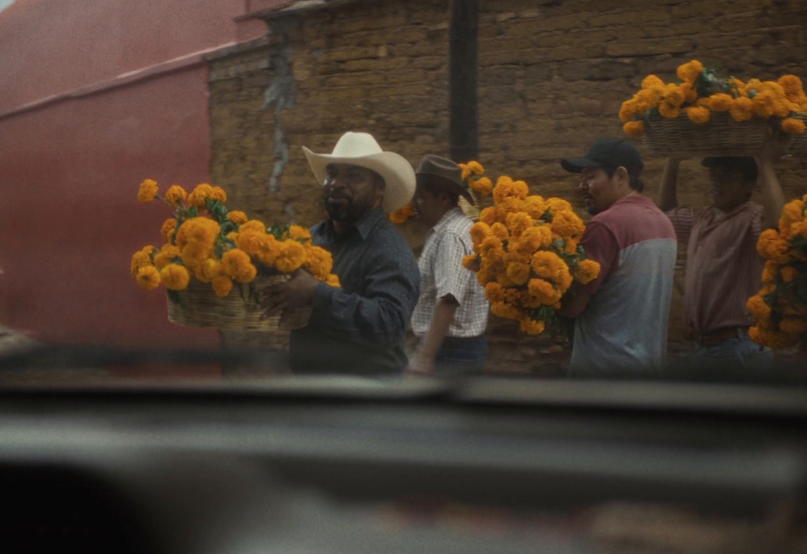 RECUÉRDAME VIVIENDO | CERVEZA VICTORIA | FERNANDO CATTORI (2024) —  shot,  lighting