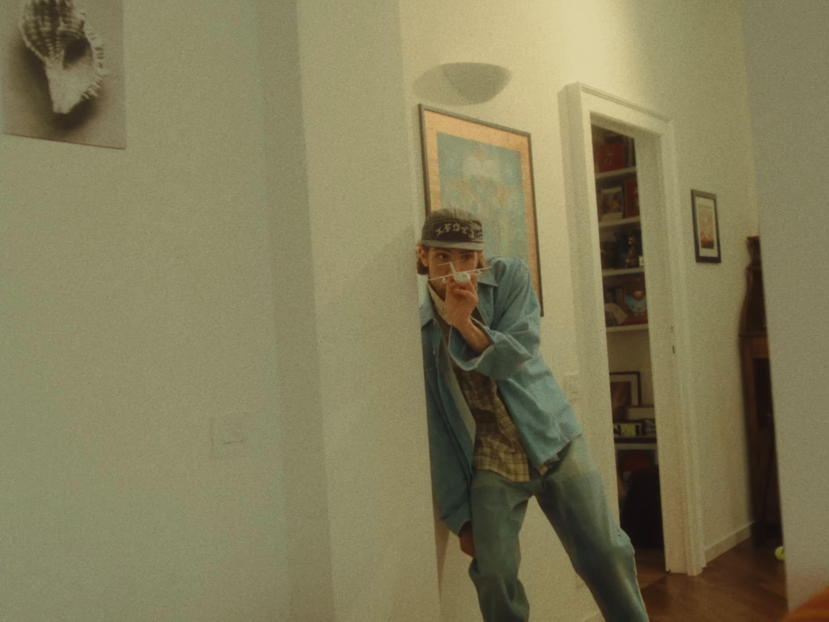 Bottiglie Vuote (2025) —  shot,  lighting