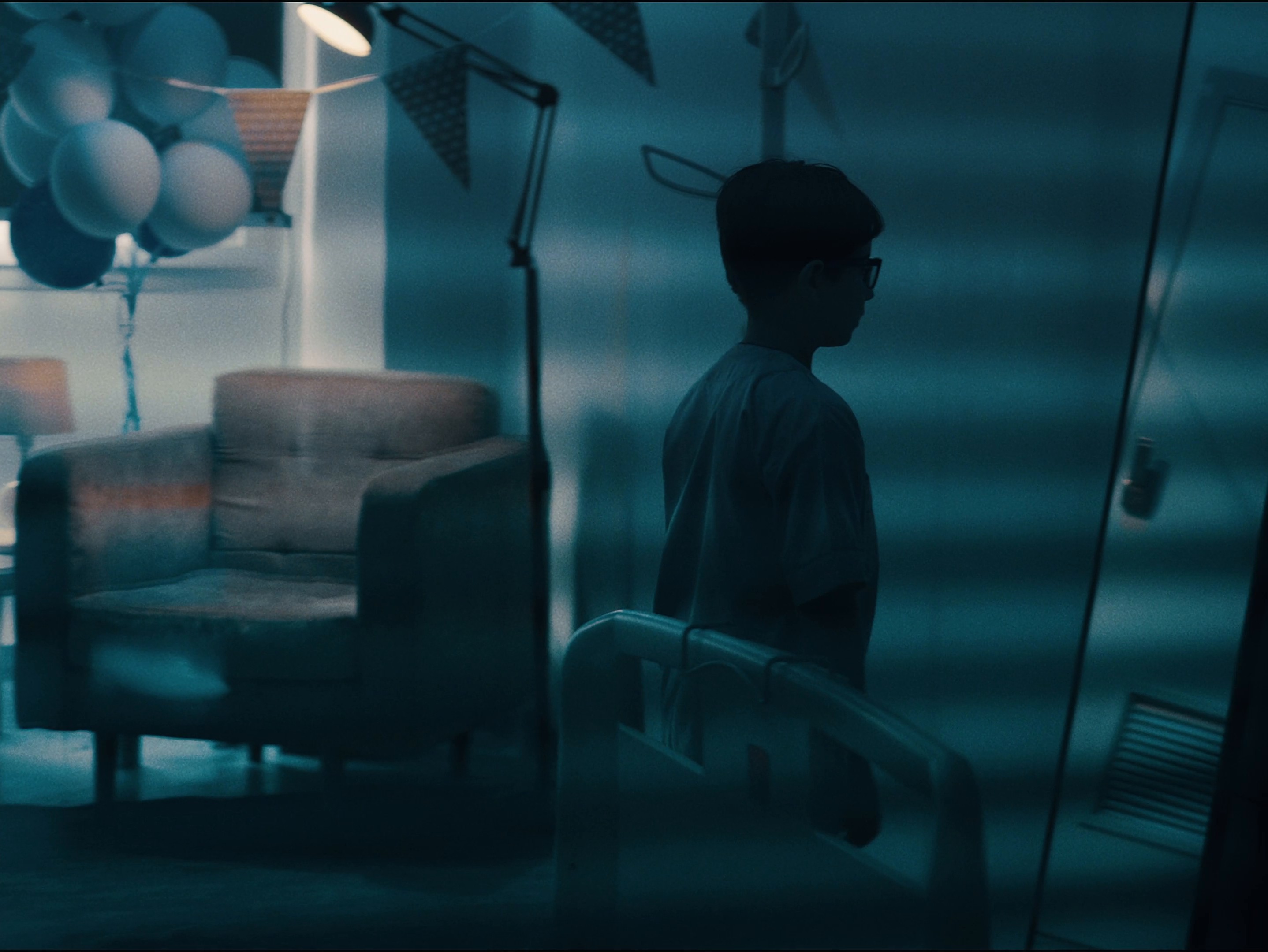 It starts with a scar (2021) —  shot,  lighting