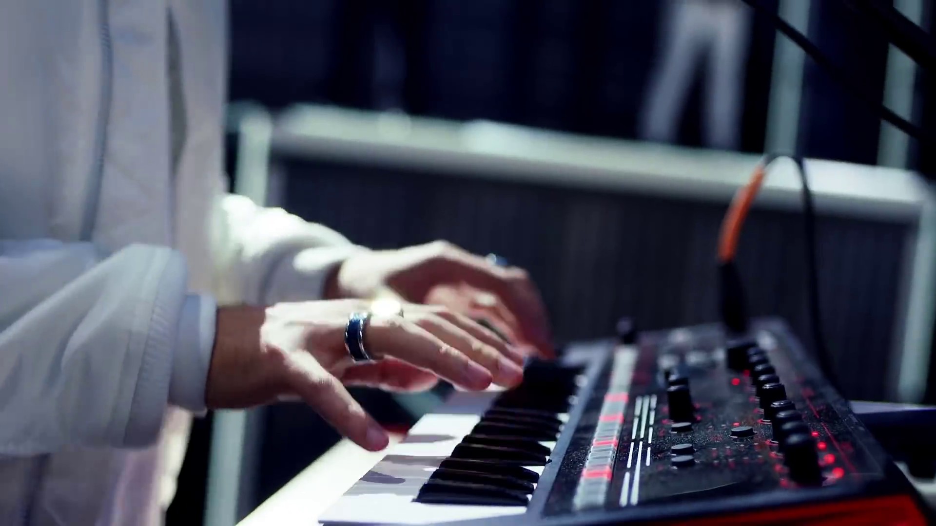 The Middle  (2018) —  shot,  lighting