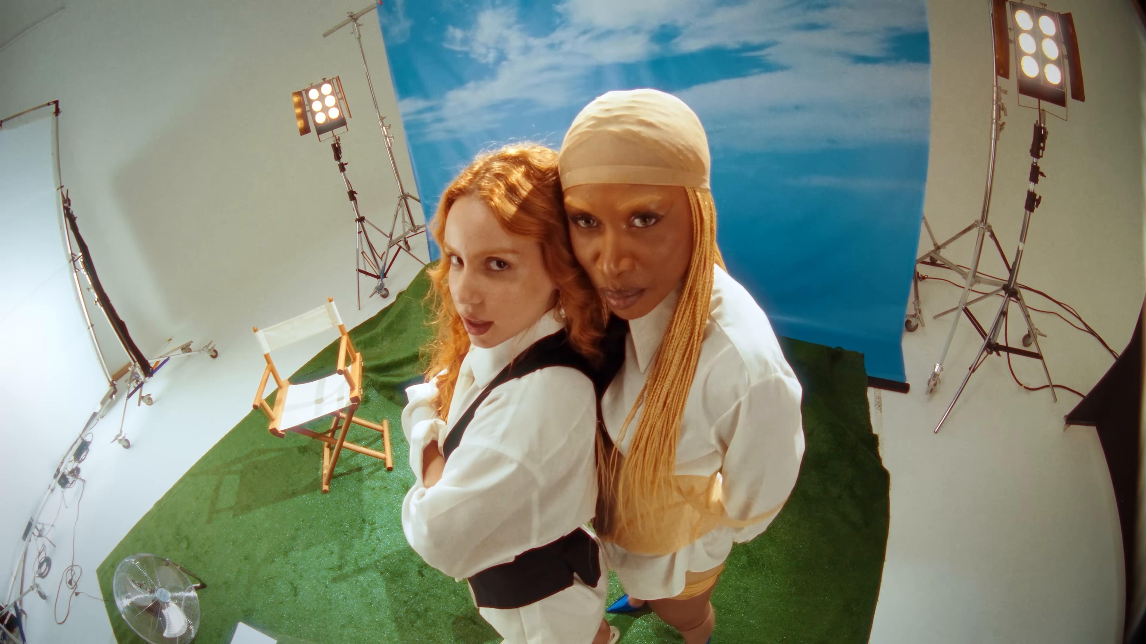 Que Pecado! (2025) —  shot,  lighting