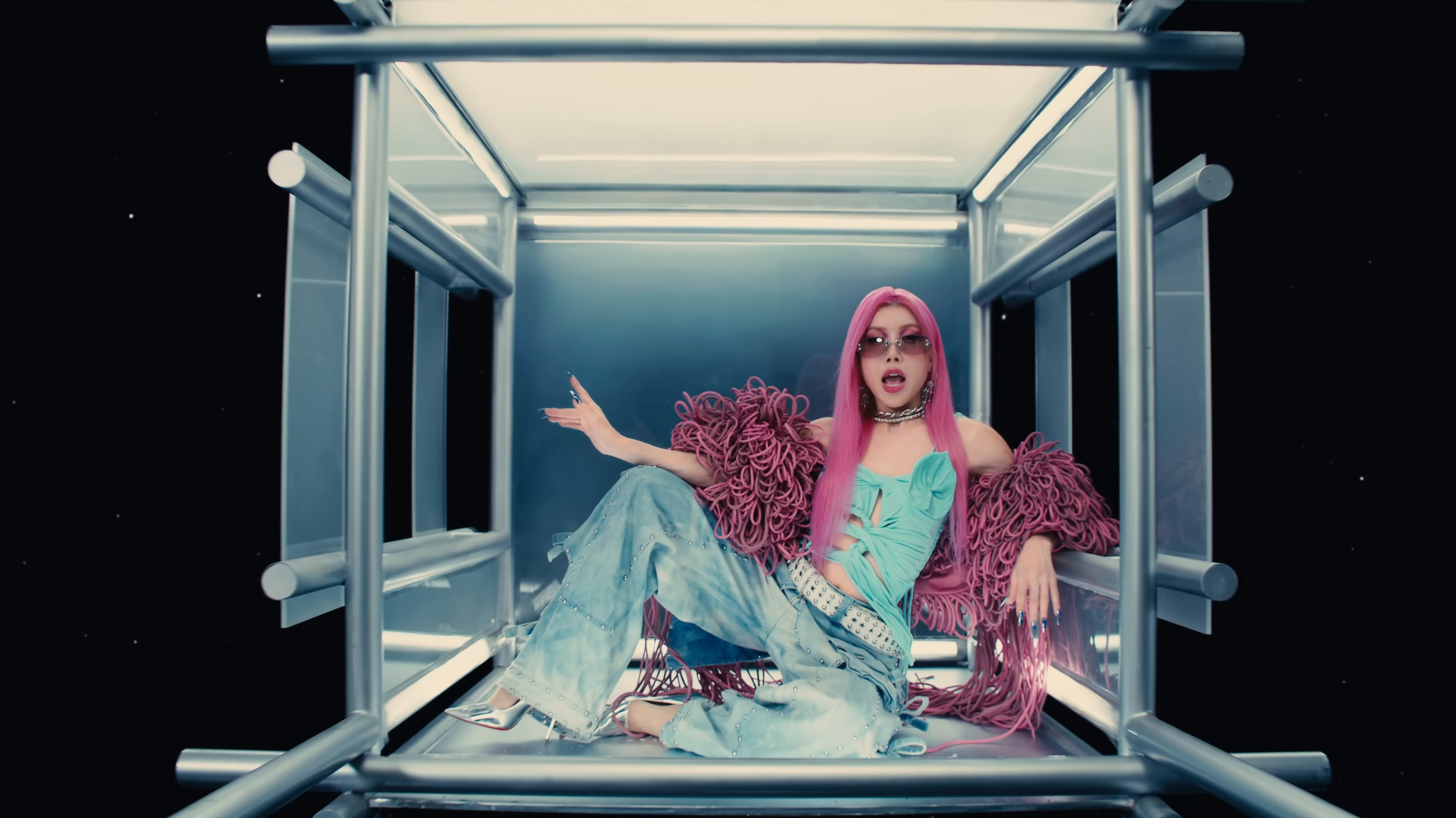 BÊ TRAP (2024) —  shot,  lighting