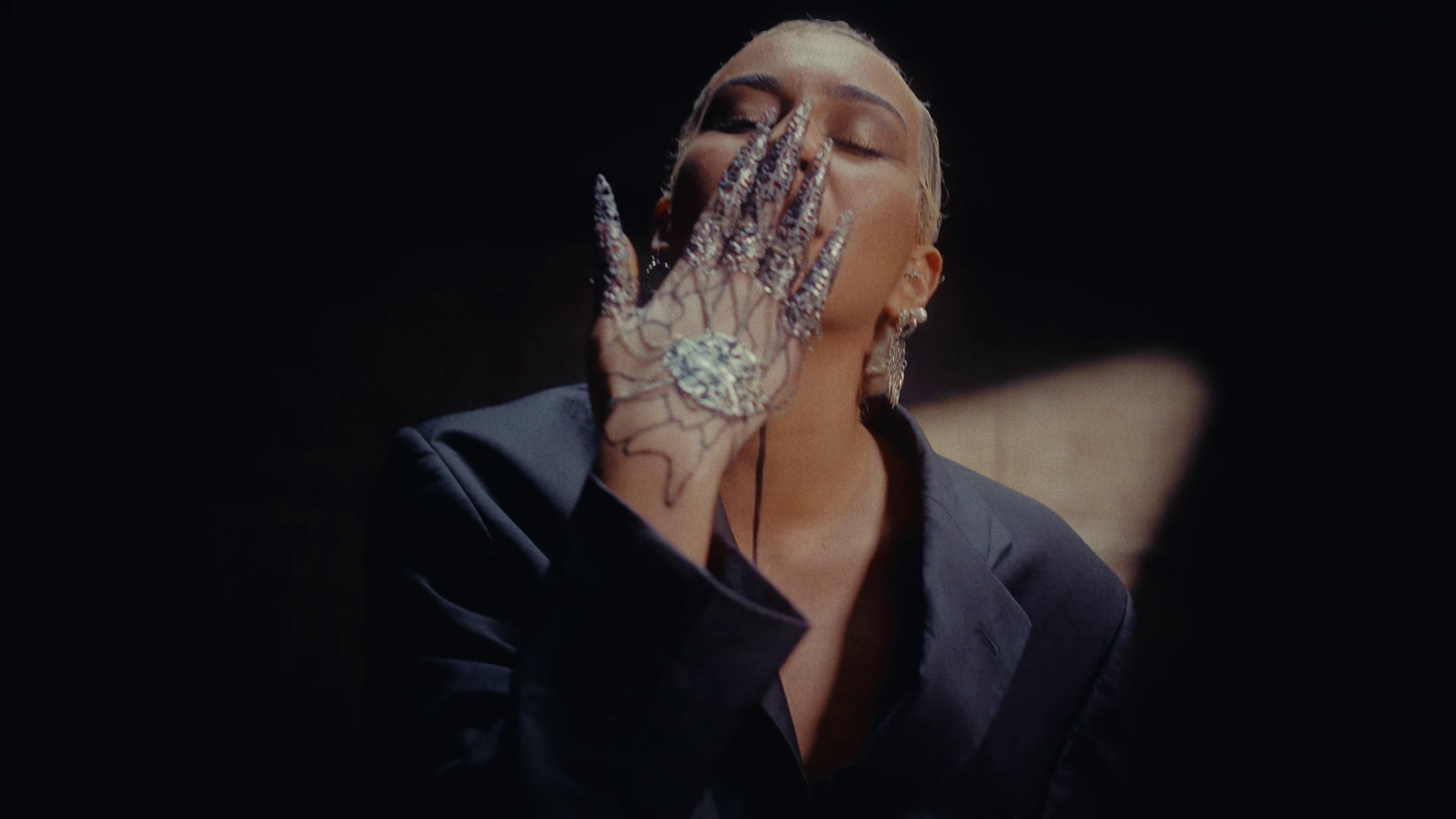 Boussa (2024) —  shot,  lighting