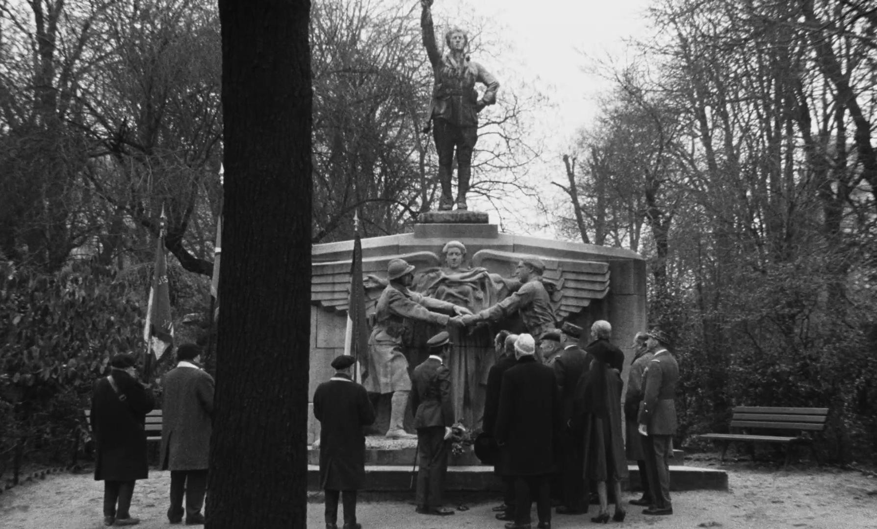 Who Are You, Polly Maggoo? (1966) —  shot,  lighting