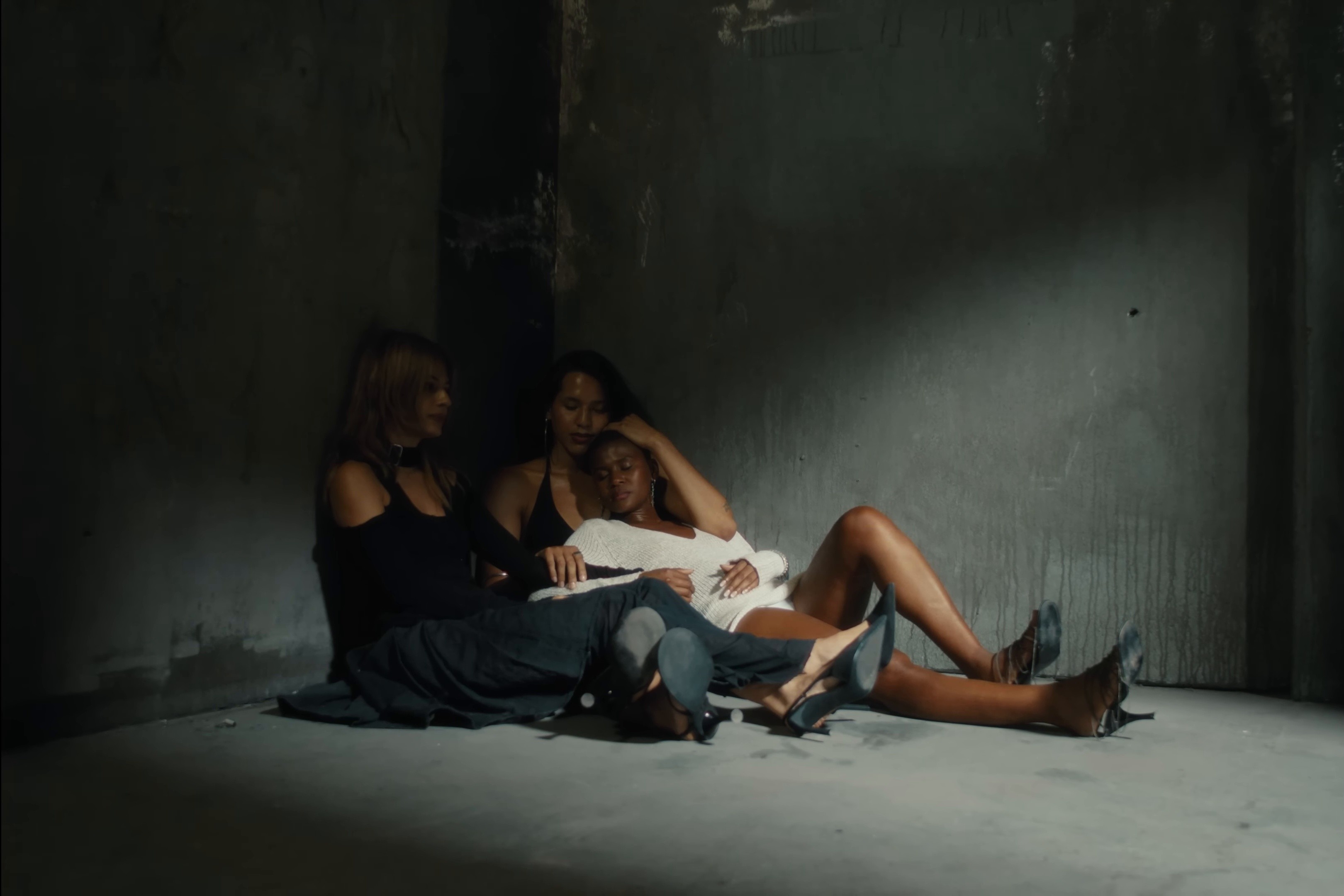 Honestamente (2025) —  shot,  lighting