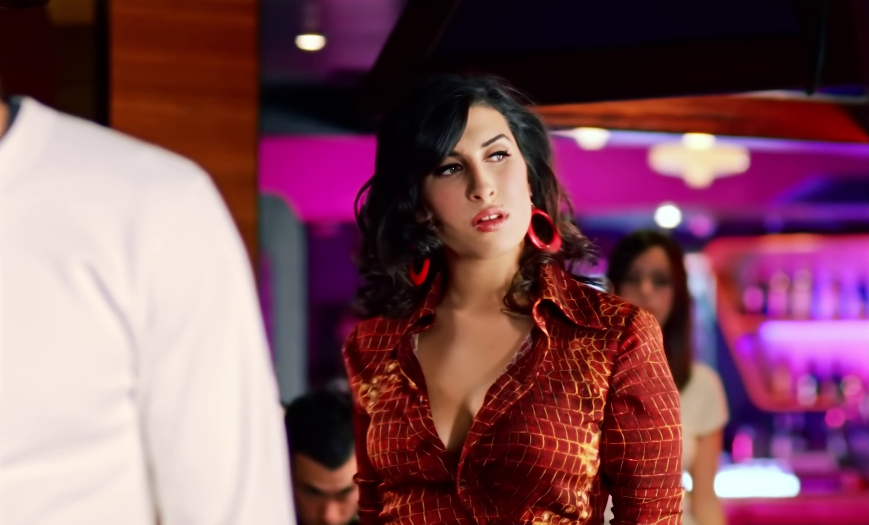 Stronger Than Me (2009) —  shot,  lighting