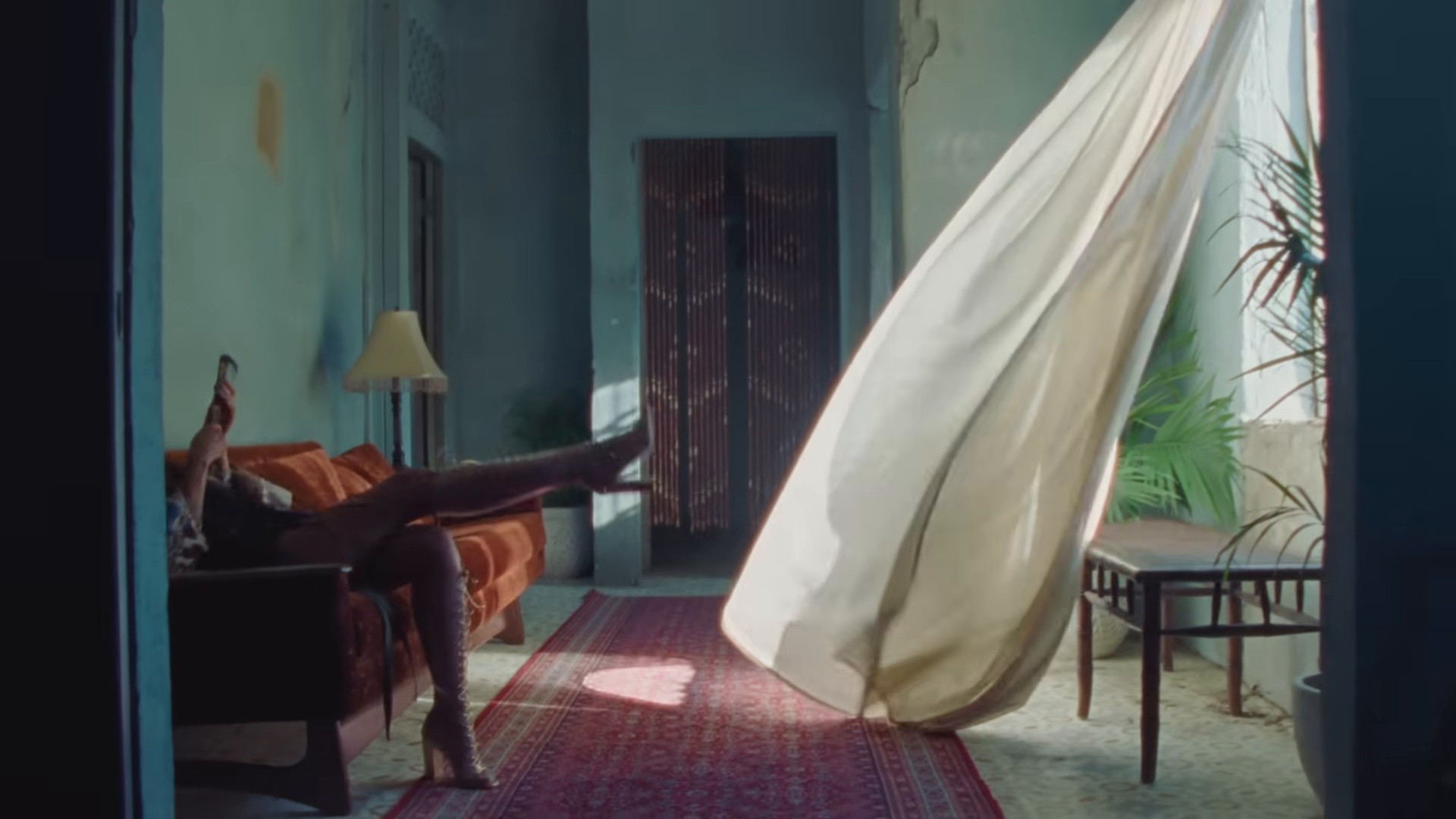 DYNAMITE  (2025) —  shot,  lighting