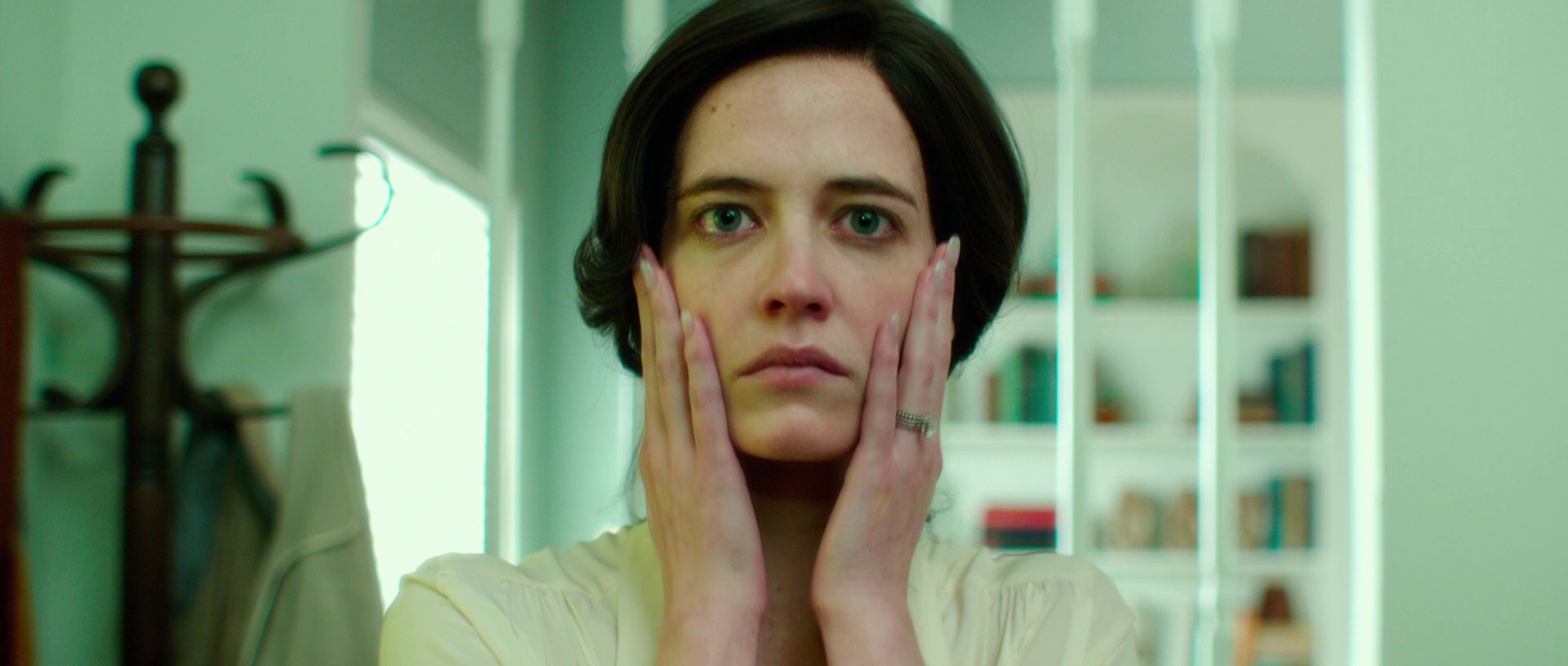 White Bird in a Blizzard (2014) —  shot,  lighting