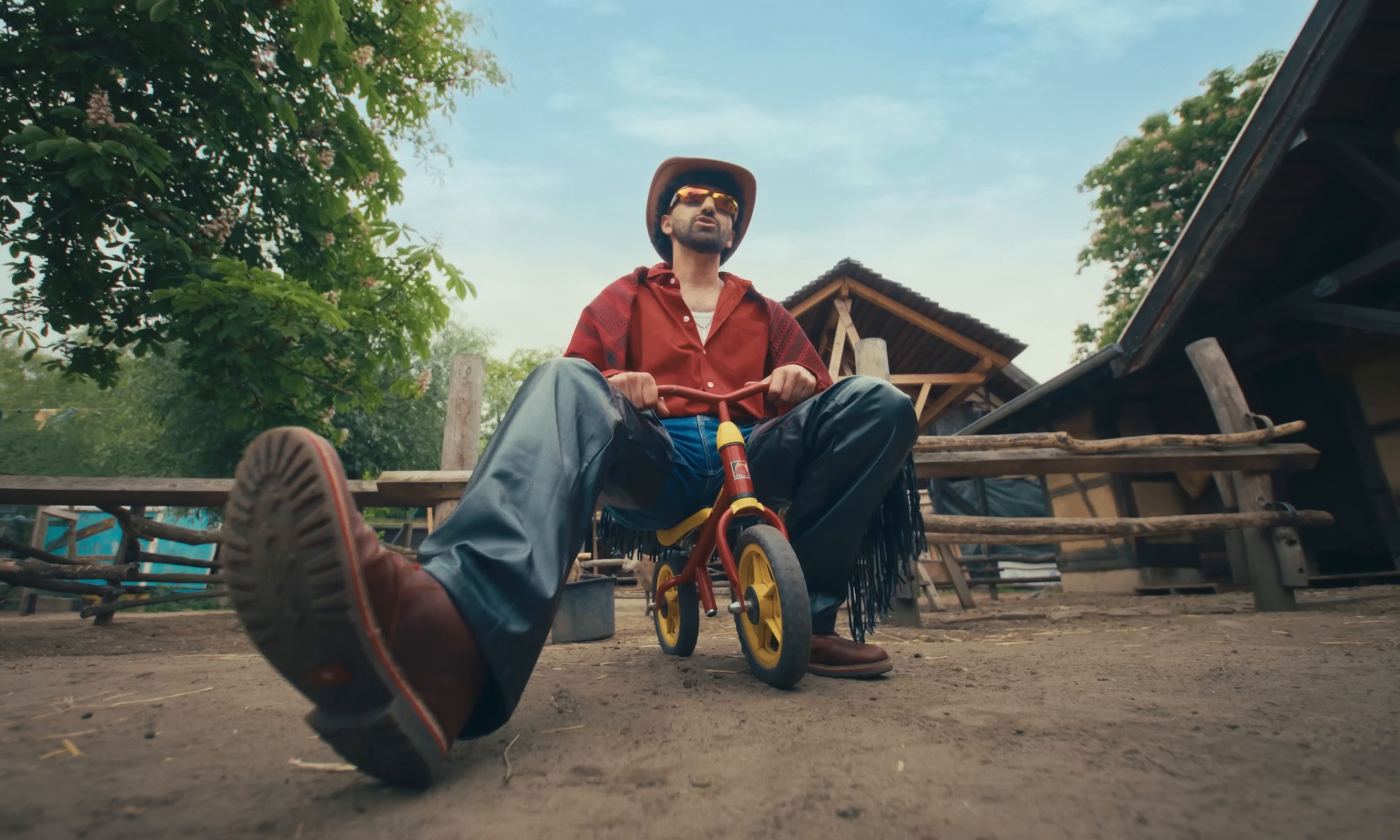 MISH AMERICAN (2025) —  shot,  lighting