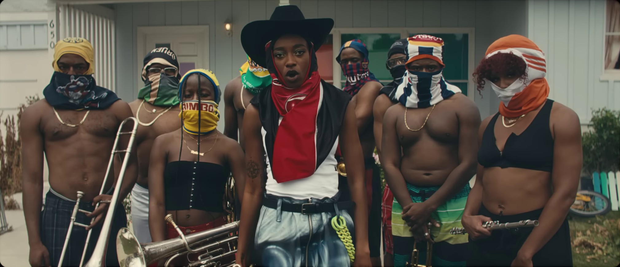 Gorilla  (2023) —  shot,  lighting