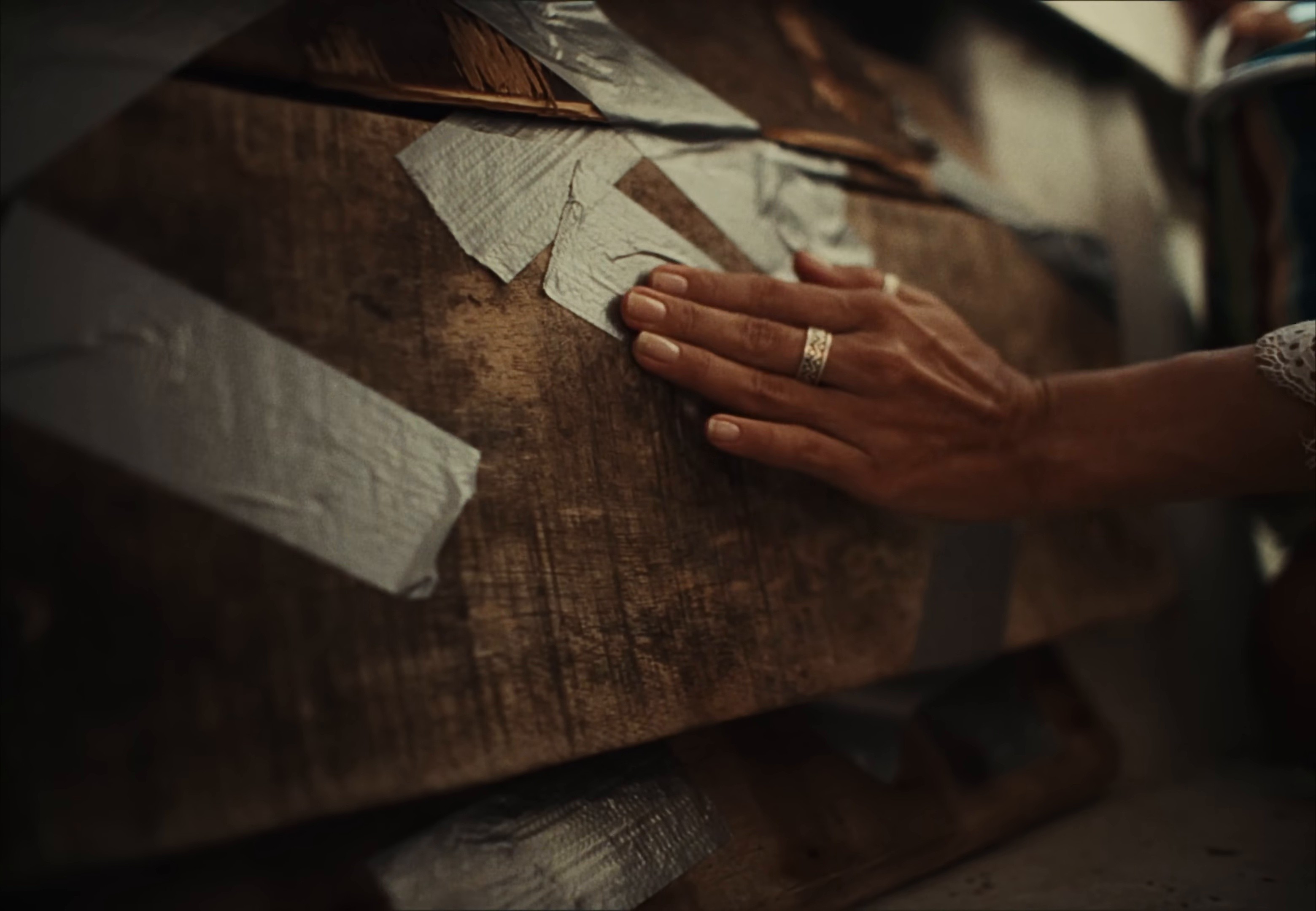 Me Pasa (Piscis) (2025) —  shot,  lighting