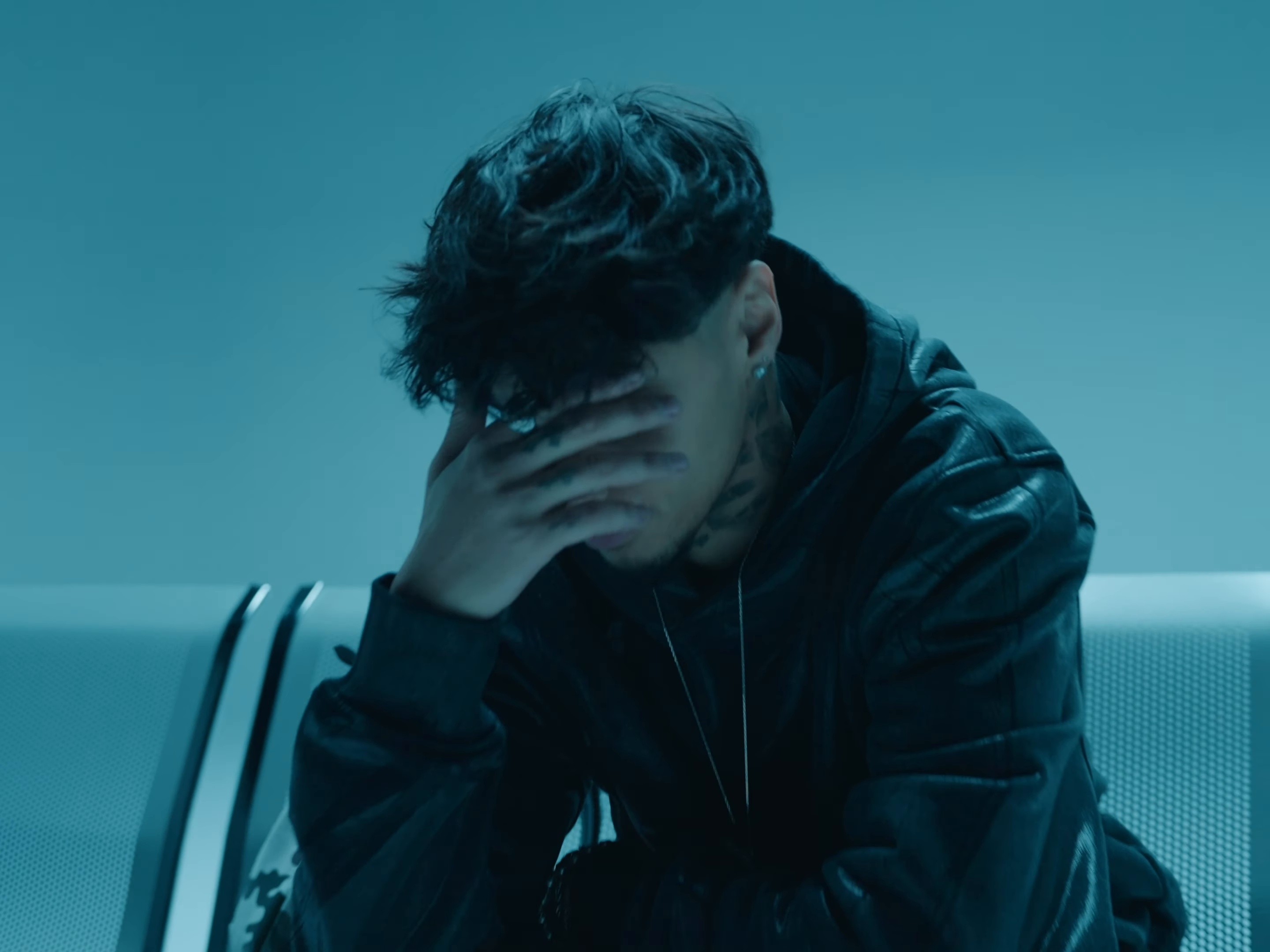 1000 PRIÈRES (2025) —  shot,  lighting