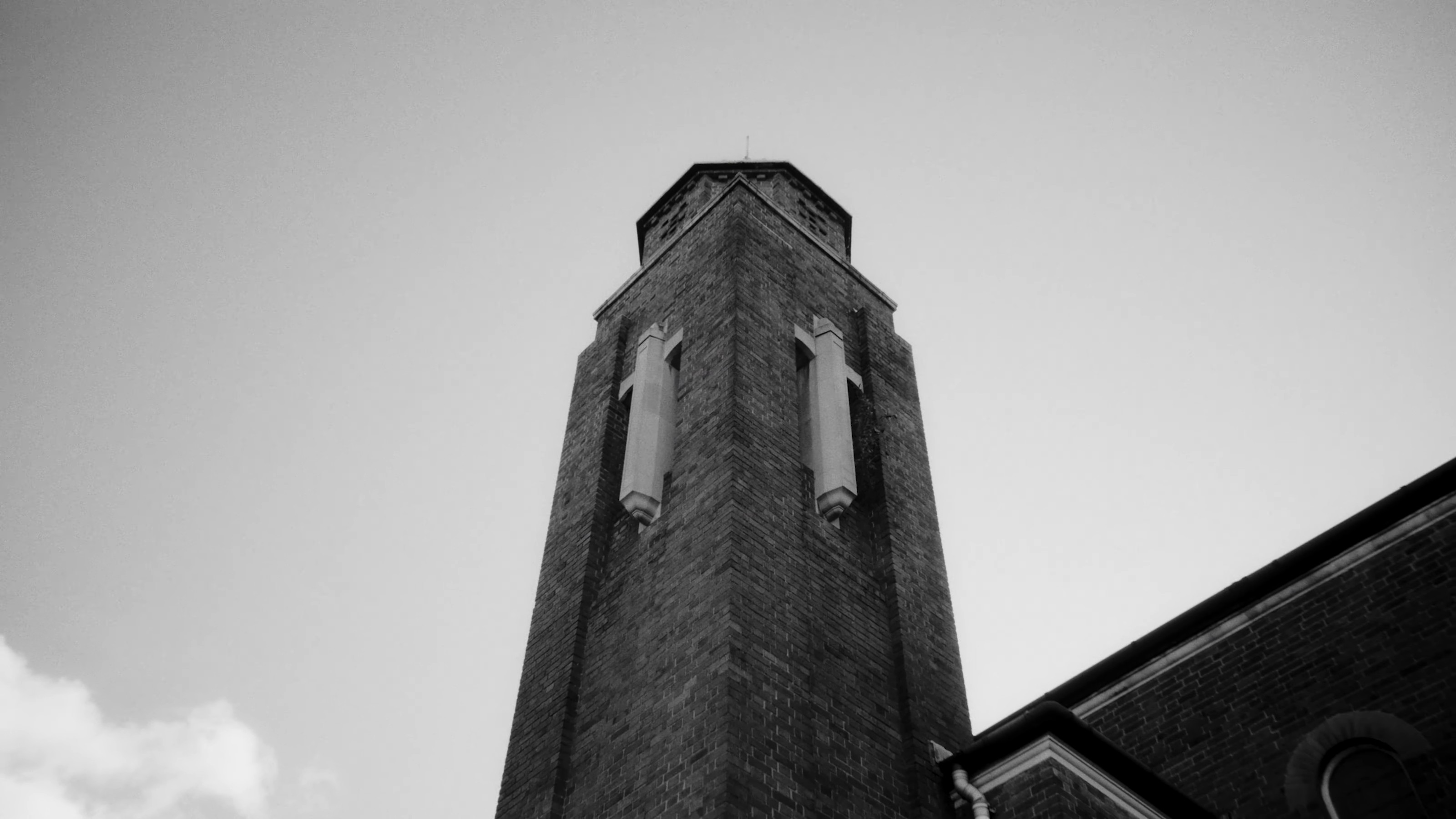 Mains (2023) —  shot,  lighting